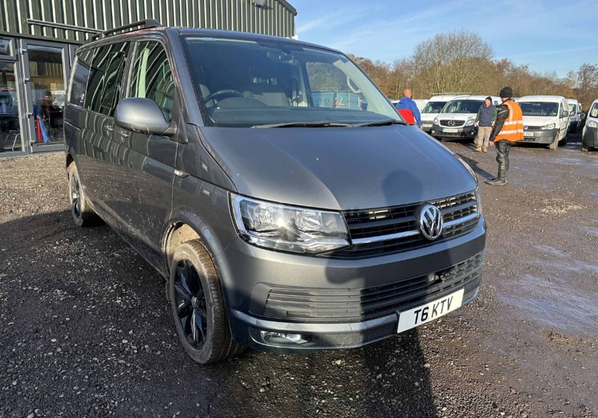 **(ONLY 30K MILEAGE)** PRECISION AND CLASS: 2018 VW TRANSPORTER KOMBI DAY VAN - NO VAT ON HAMMER