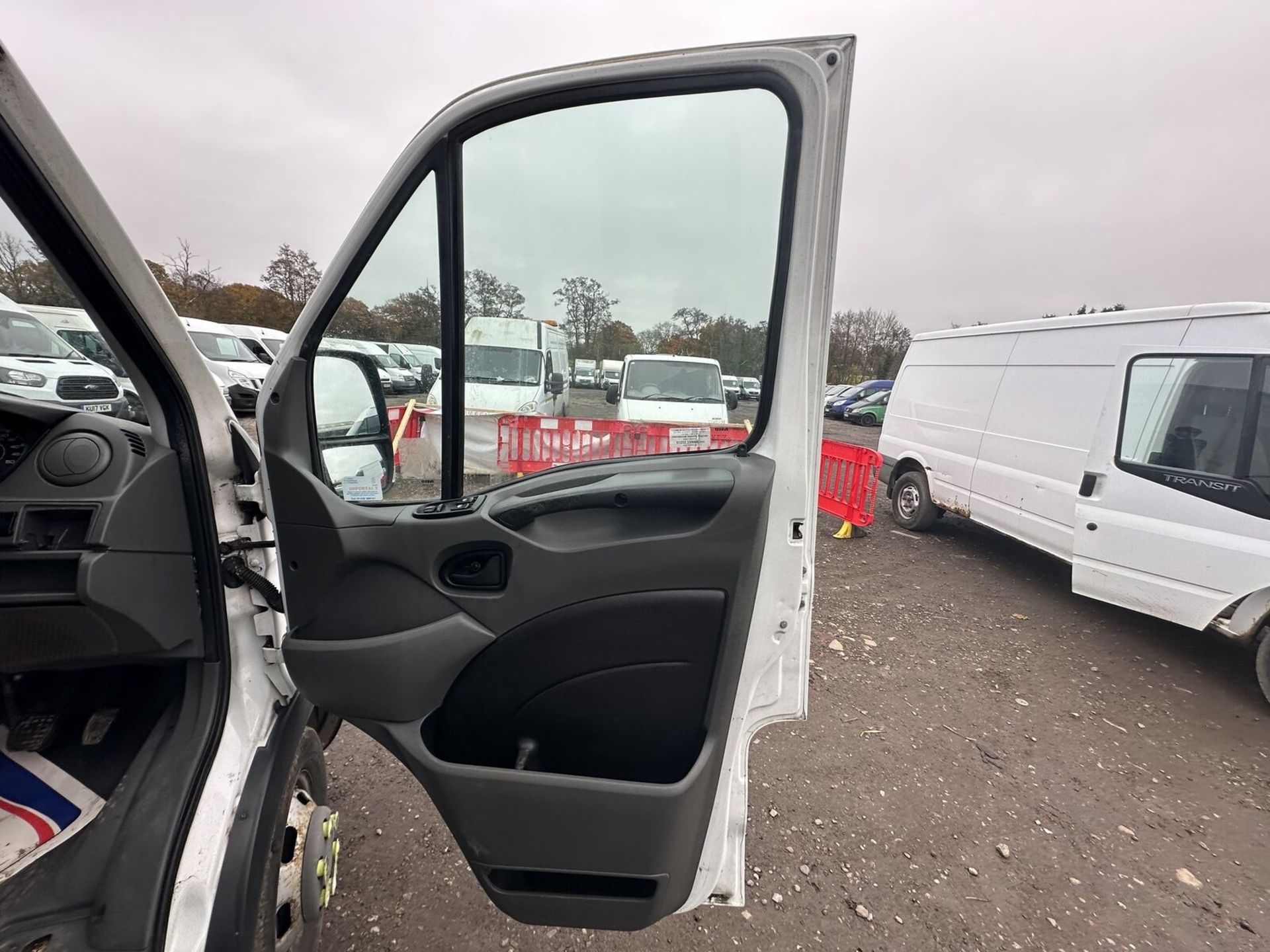 2011 IVECO DAILY CHASSIS CAB - MOT: 16TH JULY 2024 - NO VAT ON HAMMER - Image 10 of 15