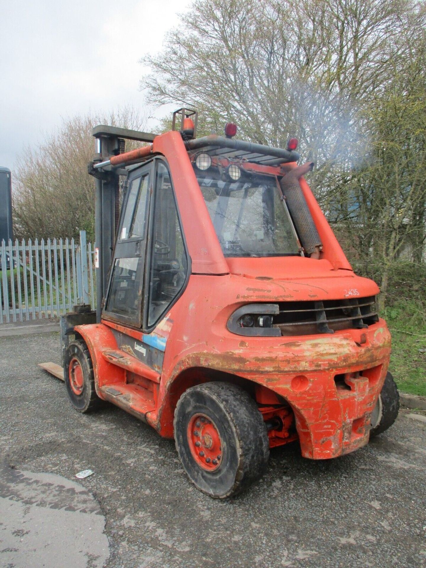 LINDE H70D FORKLIFT: LIFTING POWERHOUSE AT 6500KG - Image 10 of 15