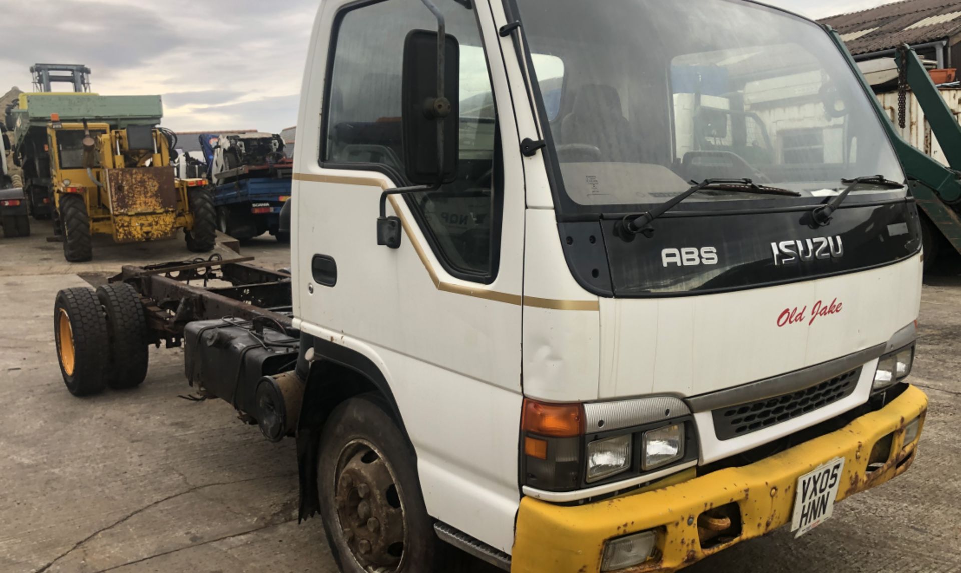 NQR 7.5 TON ISUZU CAB AND CHASSIS - Image 6 of 9