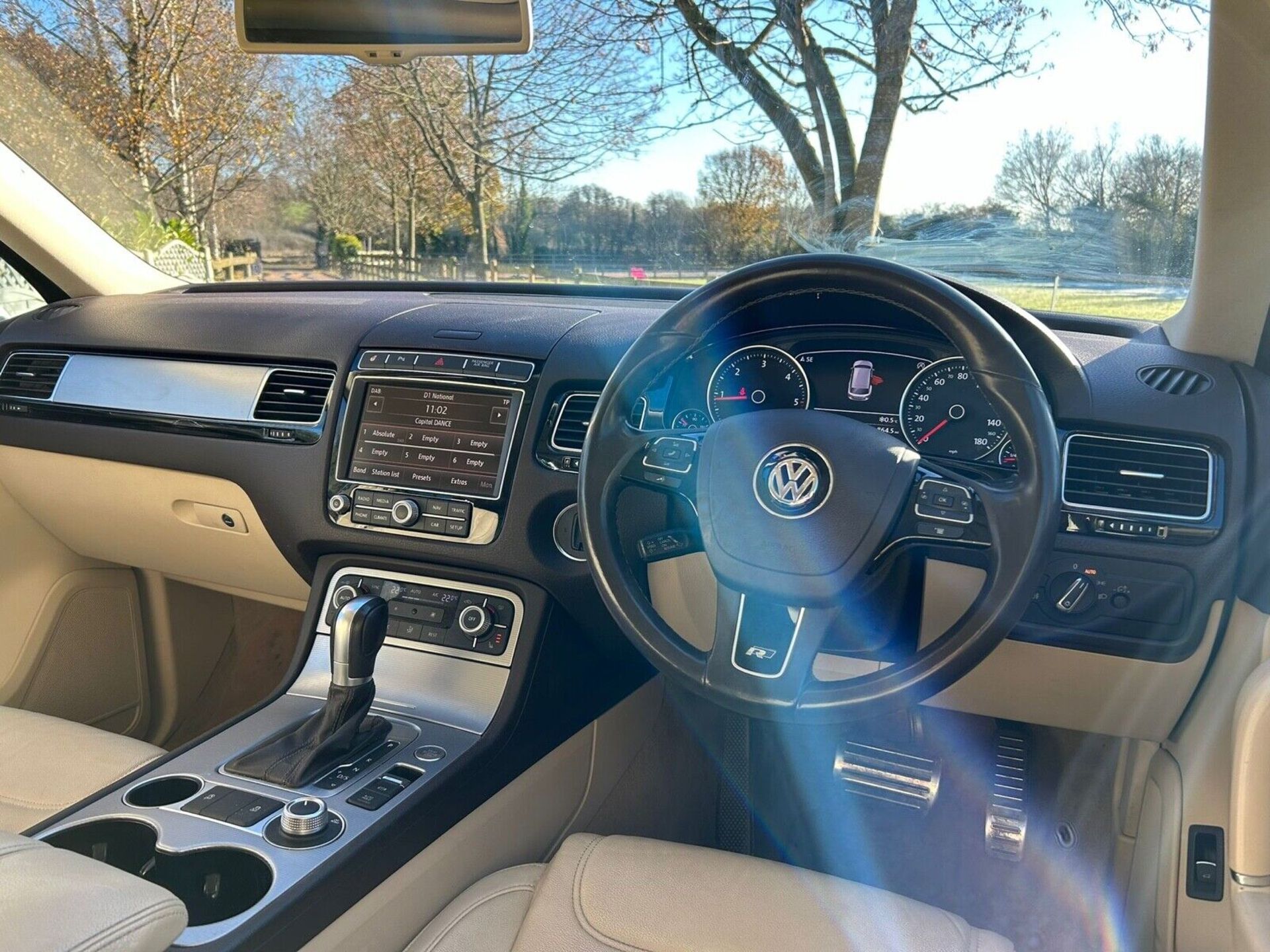 LUXURY DRIVES: 2015 VW TOUAREG R-LINE 3.0 TDI BLUEMOTION - Image 8 of 12