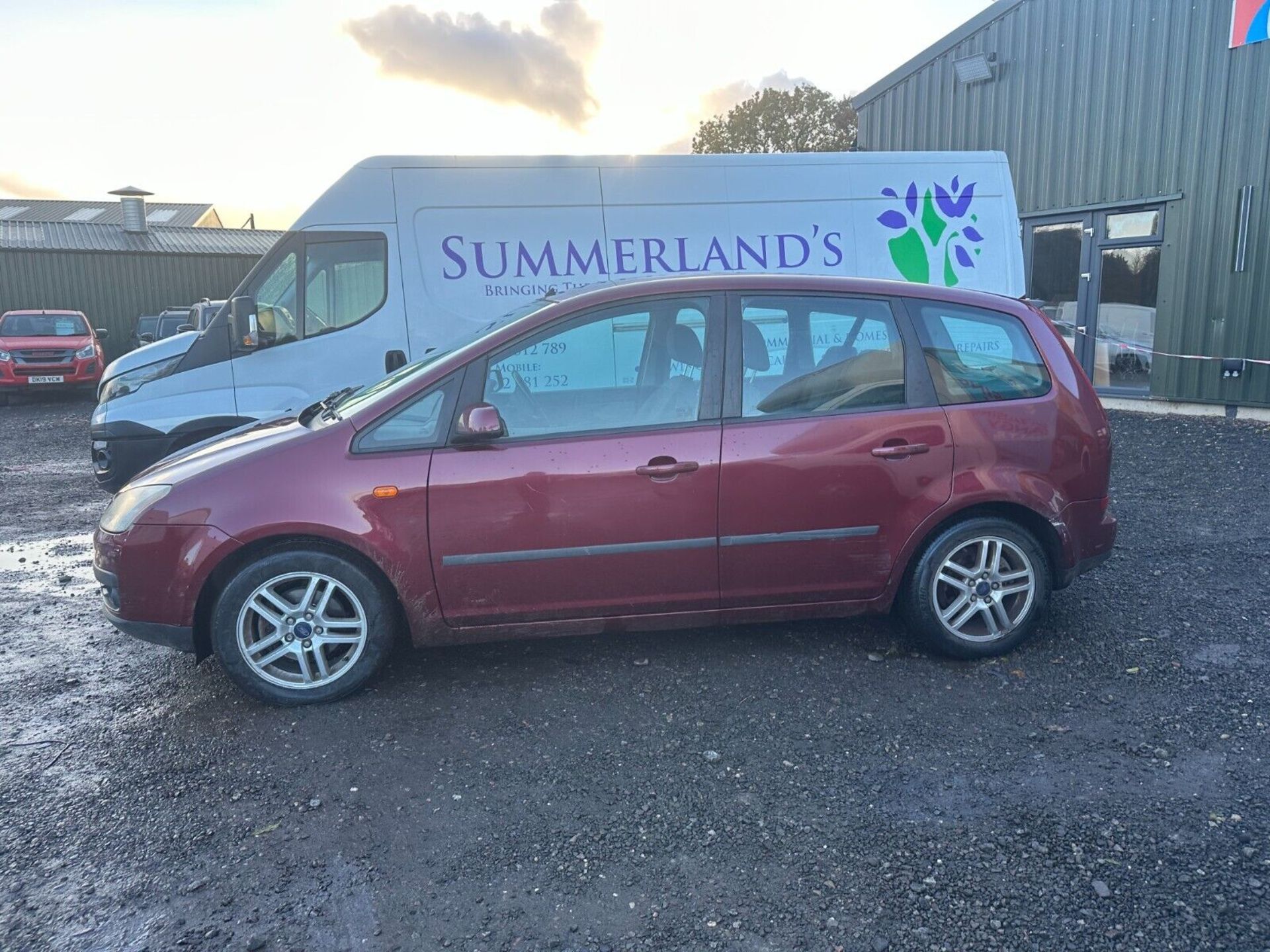 STYLISH BARGAIN: RED 2005 FOCUS C-MAX ESTATE - A CLEAR CHOICE (NO VAT ON HAMMER)