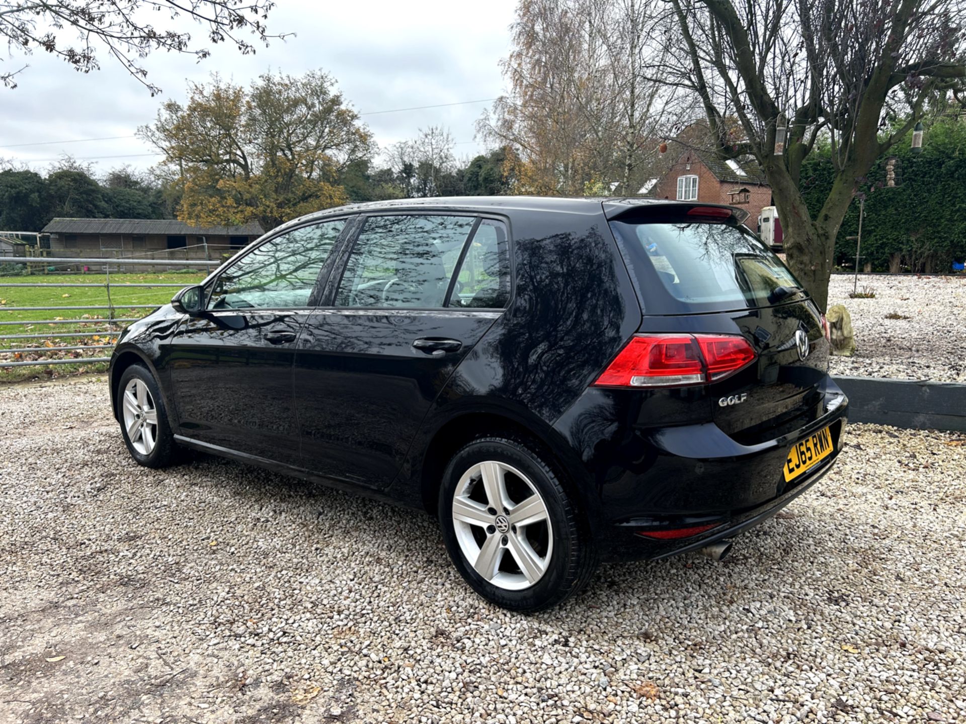 2015 VOLKSWAGEN GOLF TDI 1.6 BLUE MOTION 2X KEYS - Image 2 of 11