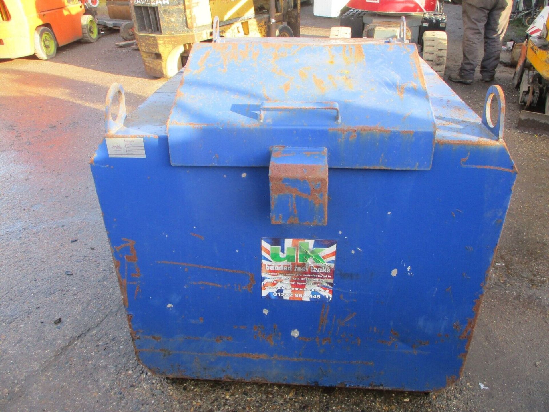 WITH HAND PUM 1000 LITRE BUNDED FUEL TANK - Image 4 of 6