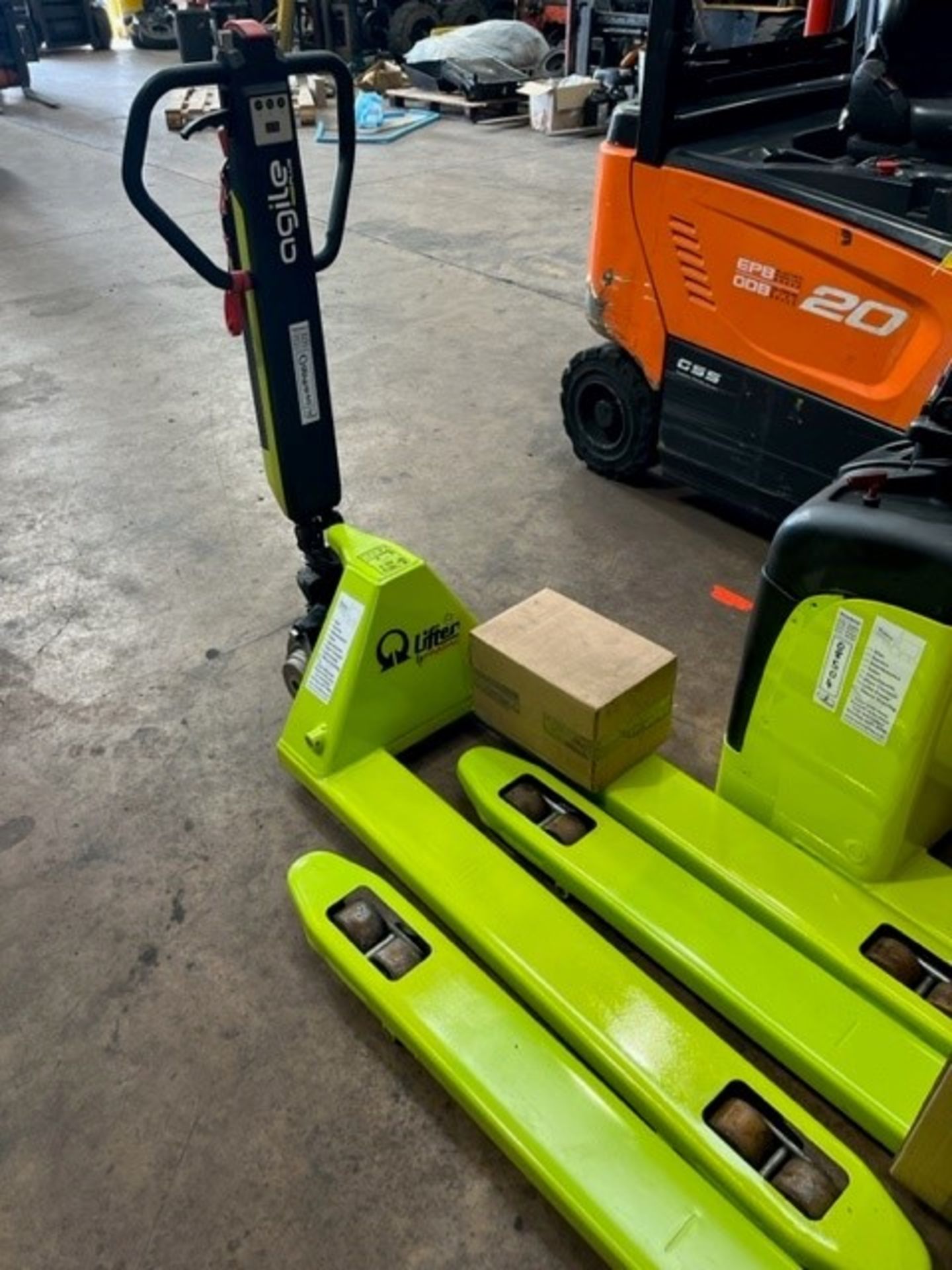 7 X NEW AGILE PLUS ELECTRIC POWERED PALLET TRUCK - RRP OVER £10,000 - SEE DESCRIPTION - Image 2 of 5