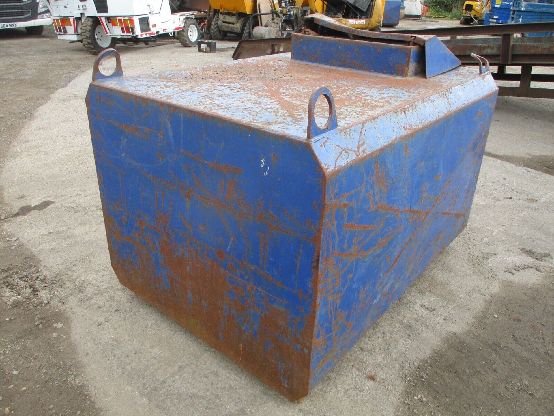 1000 LITRE DIESEL BOWSER FUEL TANK BUNDED DELIVERY ARRANGED - Image 6 of 8