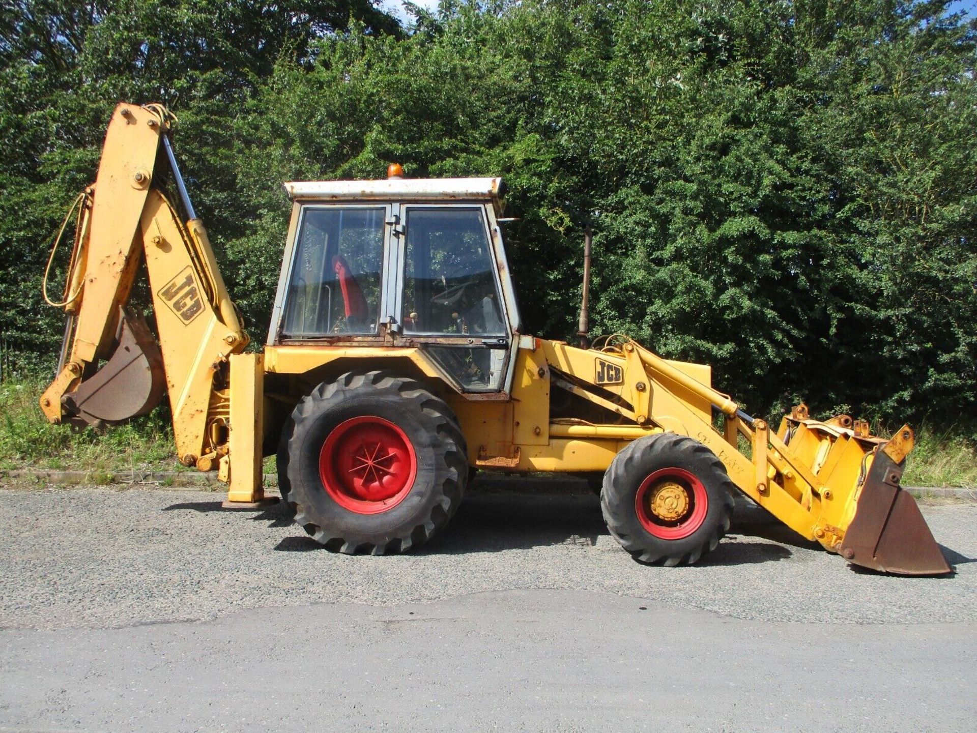 JCB 3CX: THE ULTIMATE 4X4 LOADER AND DIGGER - Image 8 of 15