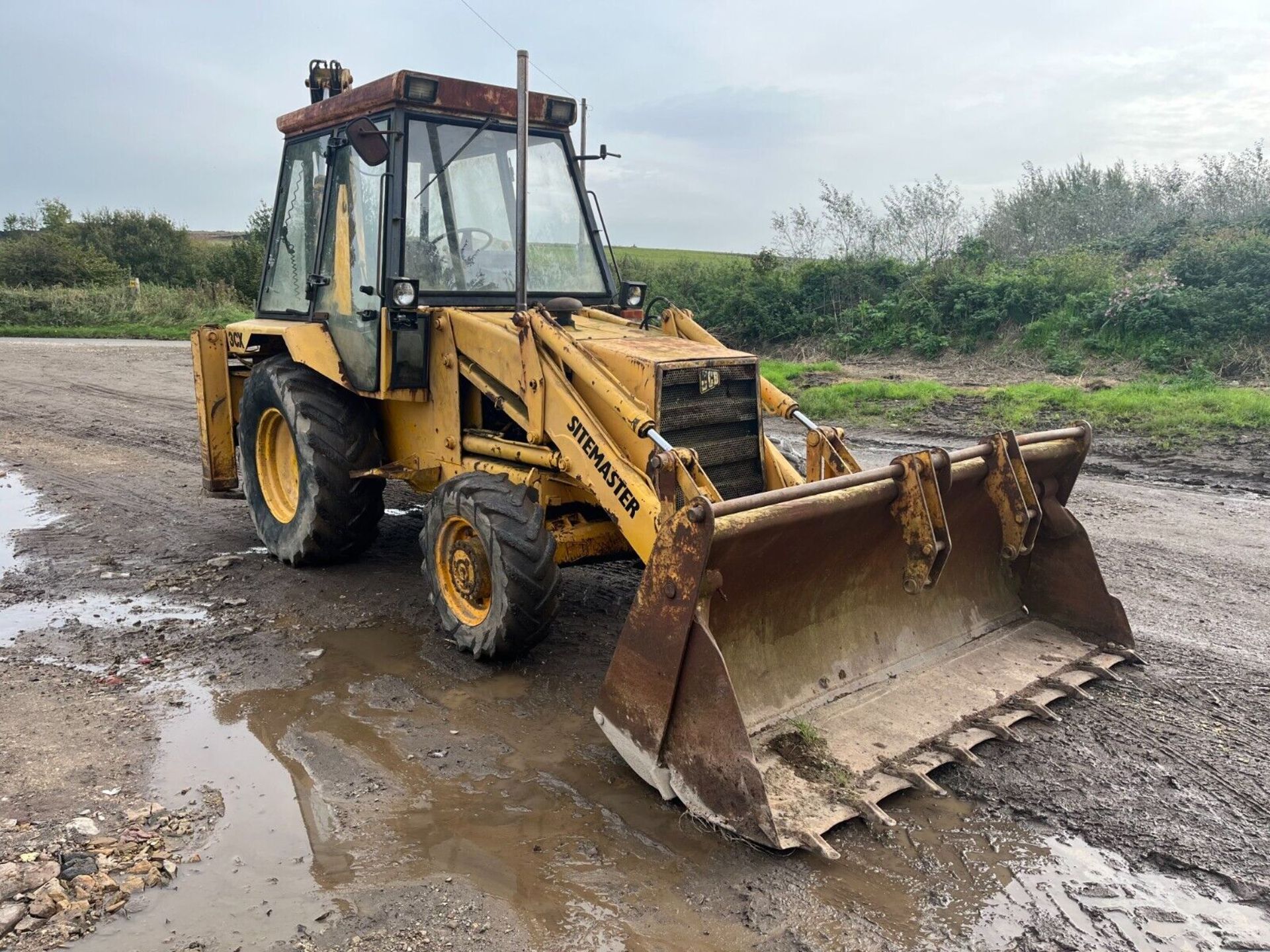 JCB 3CX 4 WHEEL DRIVE SITEMASTER BACKHOE LOADER - Image 2 of 11