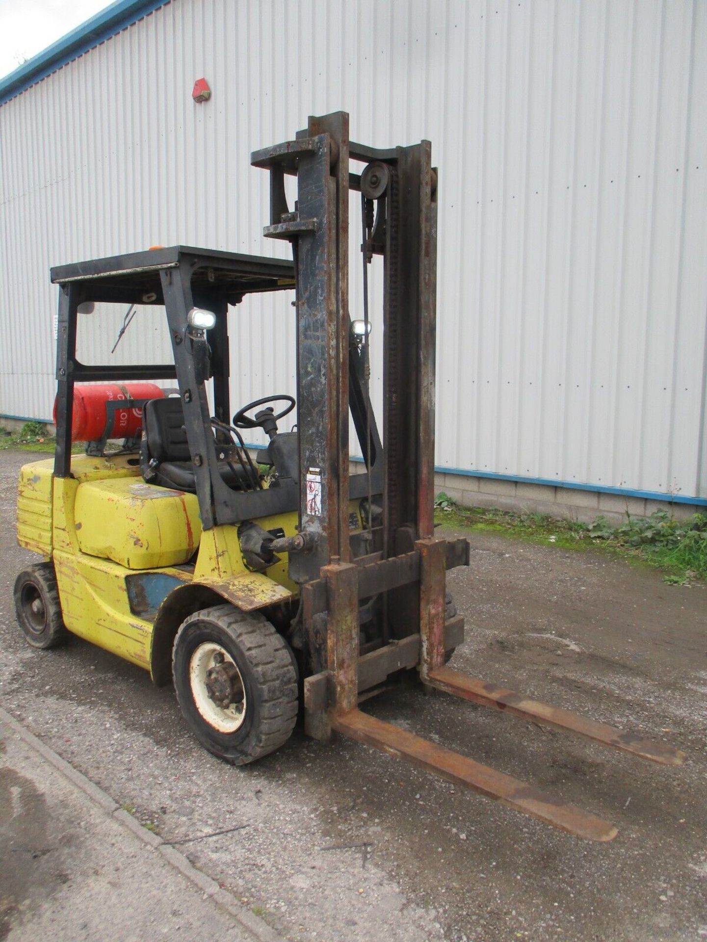 LIFTS 3000KG CAT GP30 FORKLIFT - Image 3 of 11