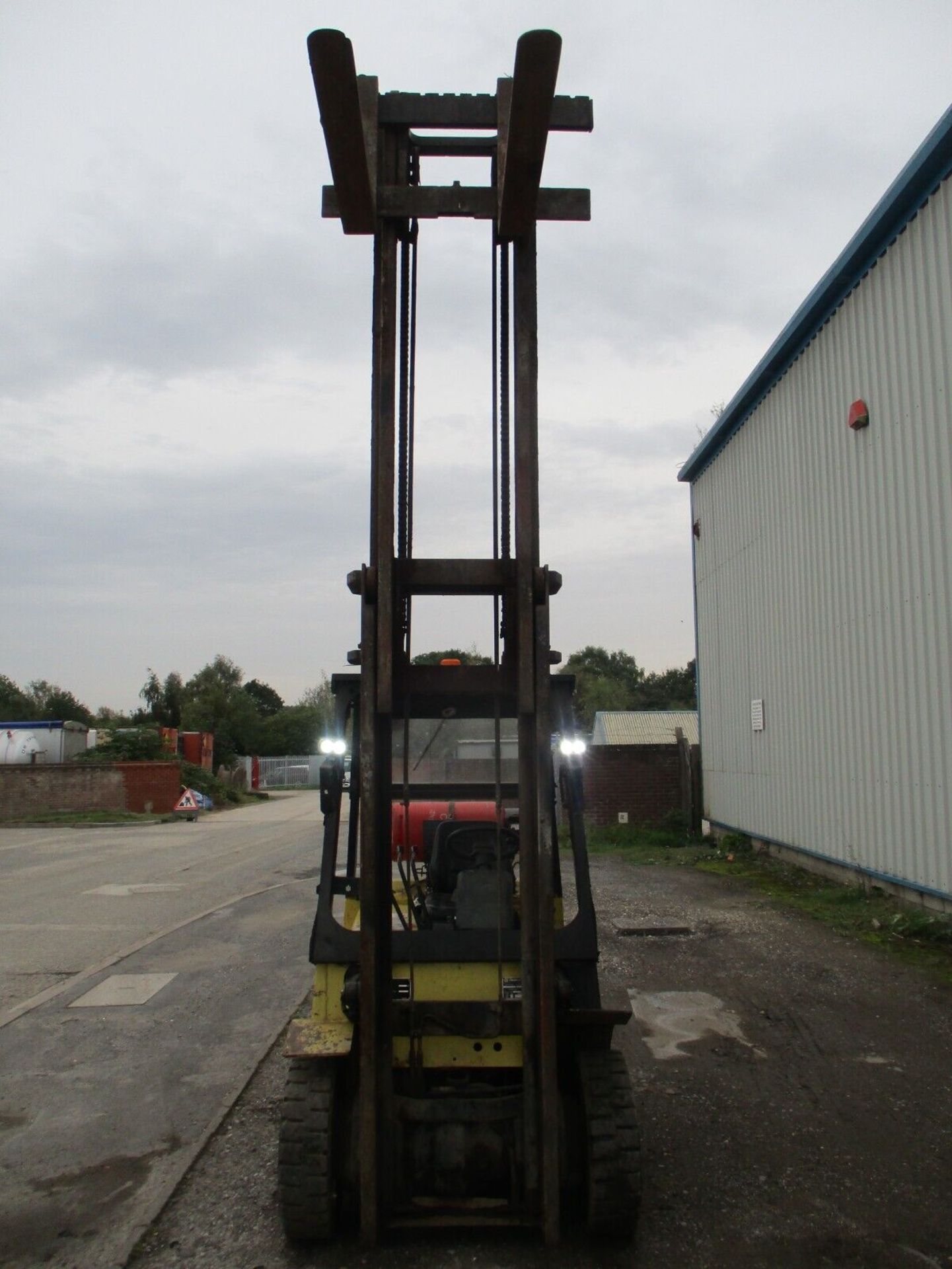 LIFTS 3000KG CAT GP30 FORKLIFT - Image 7 of 11