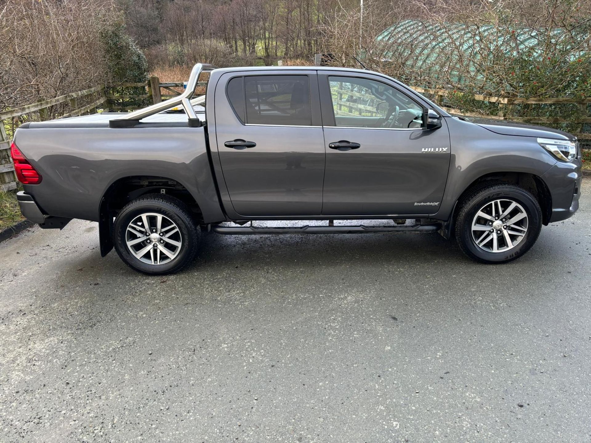 TOYOTA HILUX INVINCIBLE X DOUBLE CAB PICKUP TRUCK 4X4 AUTOMATIC 64K 4WD TWIN CAB - Image 4 of 13