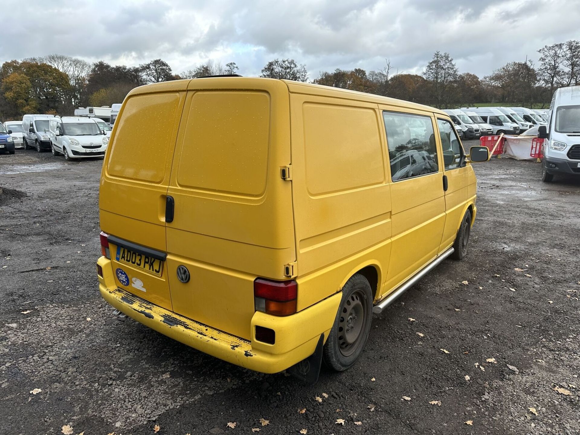 2003 VOLKSWAGEN TRANSPORTER PANEL VAN - MOT: OCTOBER 2024 - NO VAT ON HAMMER - Image 2 of 15