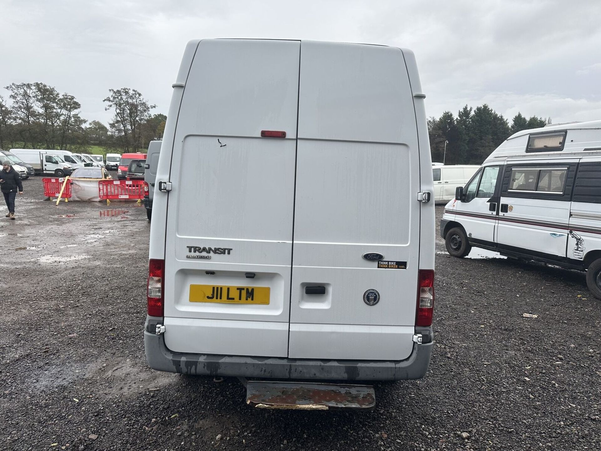 EXPLORE FREELY: 2007 FORD TRANSIT 115 CAMPER - YOUR ROAD-READY ESCAPE - NO VAT ON HAMMER - Image 15 of 15