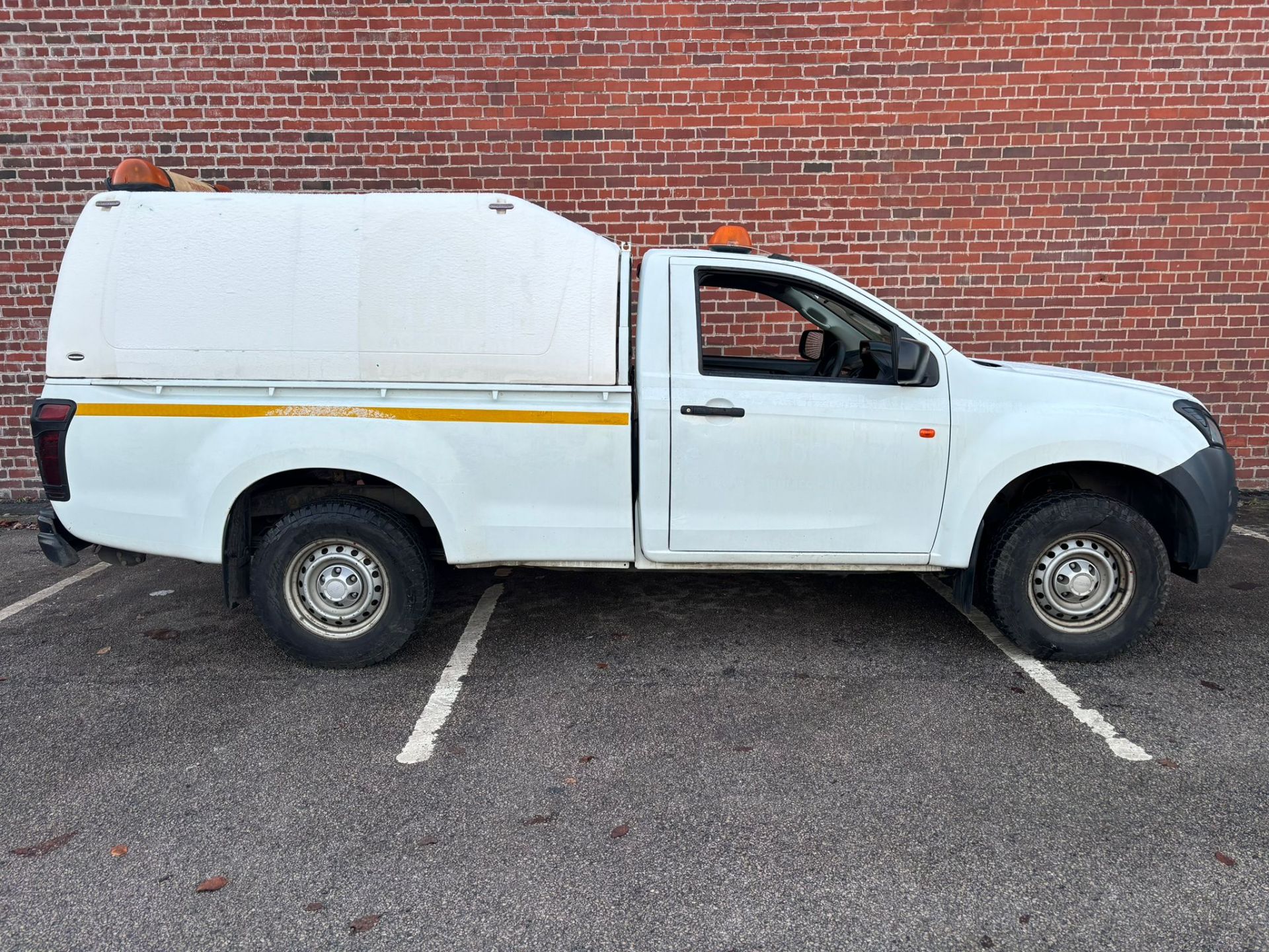 ISUZU DMAX SINGLE CAB PICKUP TRUCK - Image 2 of 11