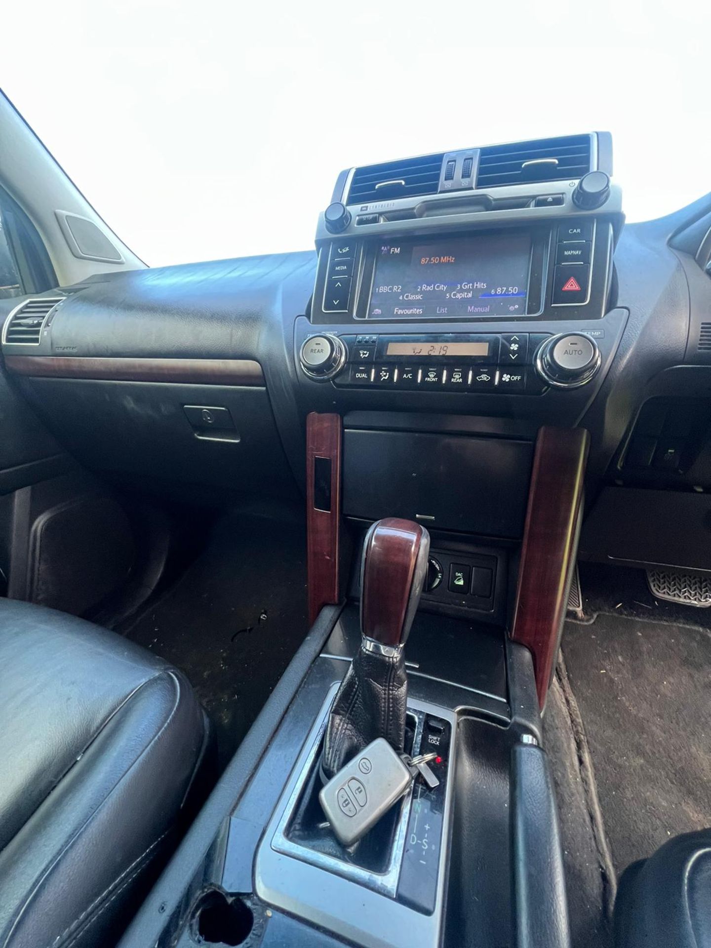 TOYOTA LAND CRUISER TOP OF THE RANGE FULL LEATHER - Image 16 of 20