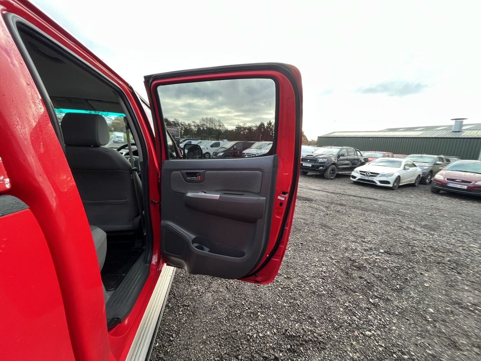 1-OWNER GEM: 61 PLATE TOYOTA HILUX DIESEL PICK-UP - NO VAT ON HAMMER - Image 15 of 15