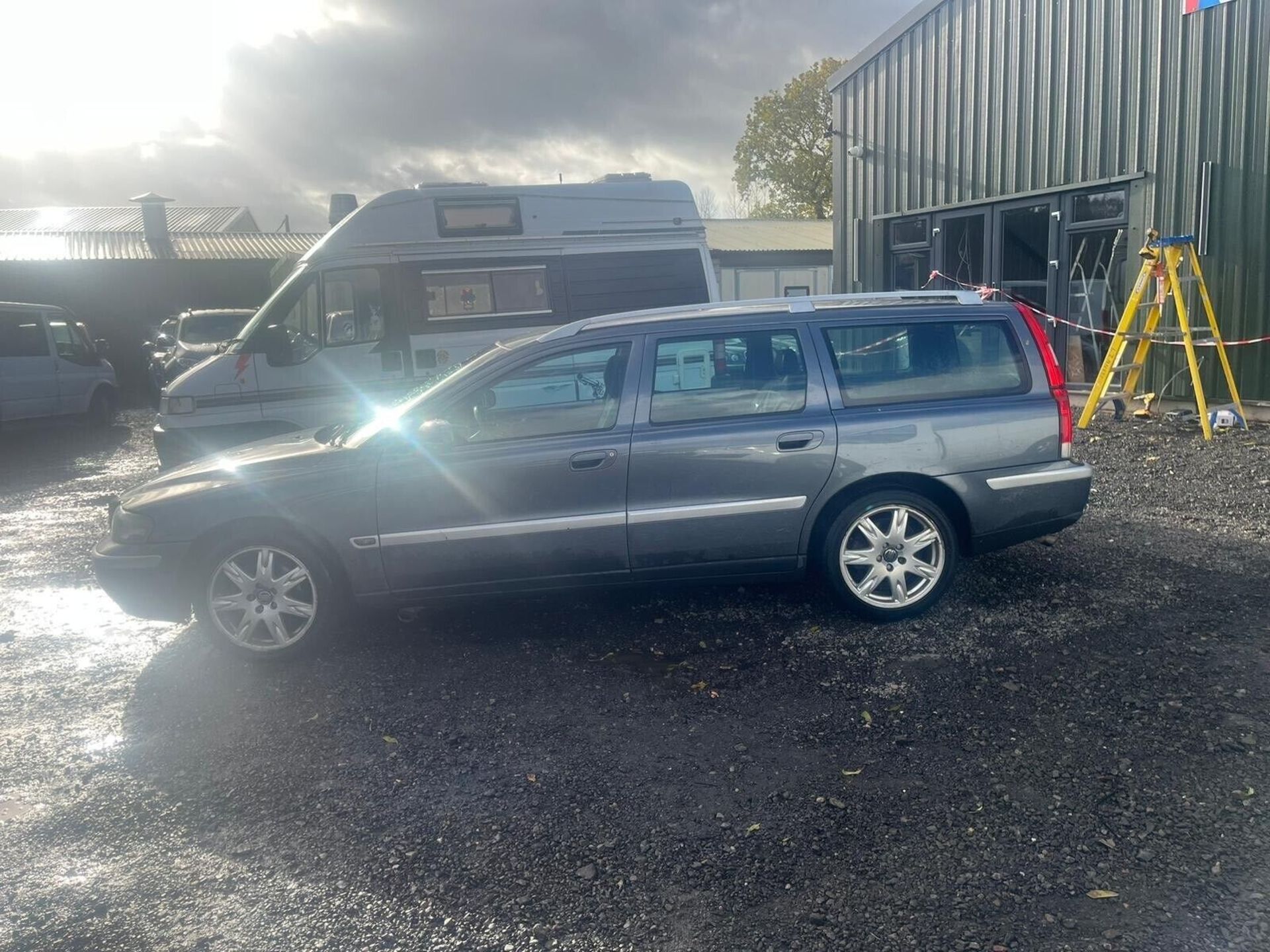 RELIABLE ADVENTURE: 2003 VOLVO V70 D5 TURBO DIESEL - DRIVEN FROM FRANCE - NO VAT ON HAMMER