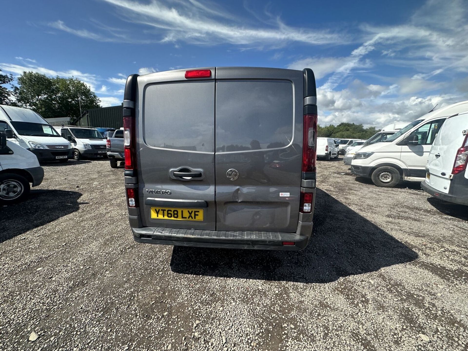 **(ONLY 70K MILEAGE)** MANUAL MARVEL: 2018 VAUXHALL VIVARO - CLEAR HPI, 0 FORMER KEEPERS - Image 13 of 15