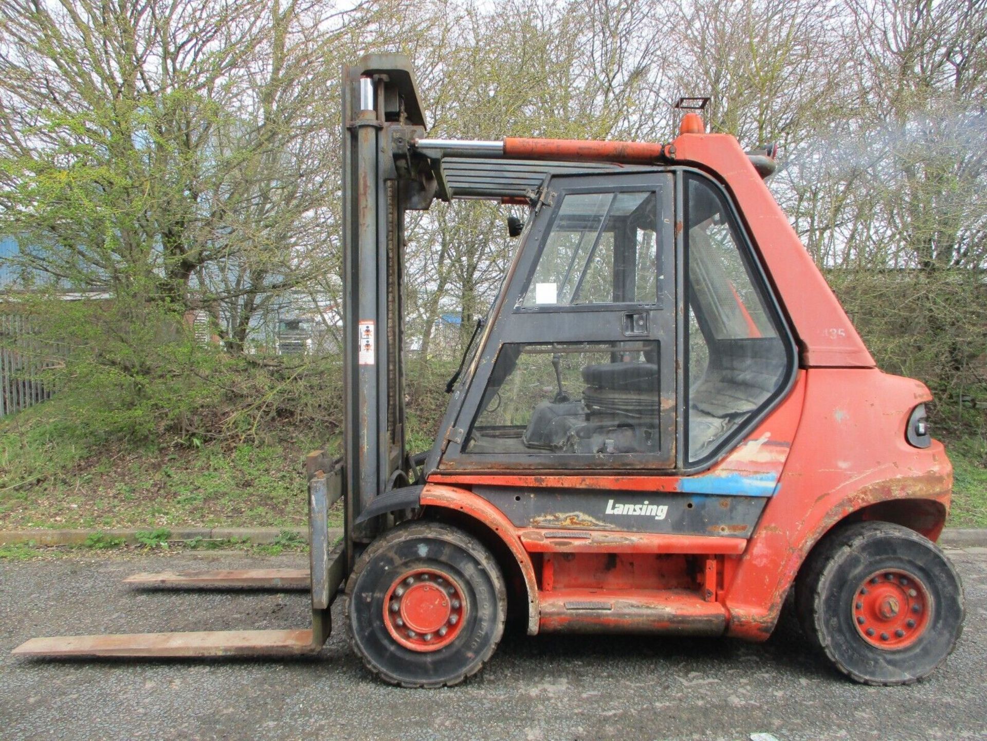 LINDE H70D FORKLIFT: LIFTING POWERHOUSE AT 6500KG - Image 9 of 15