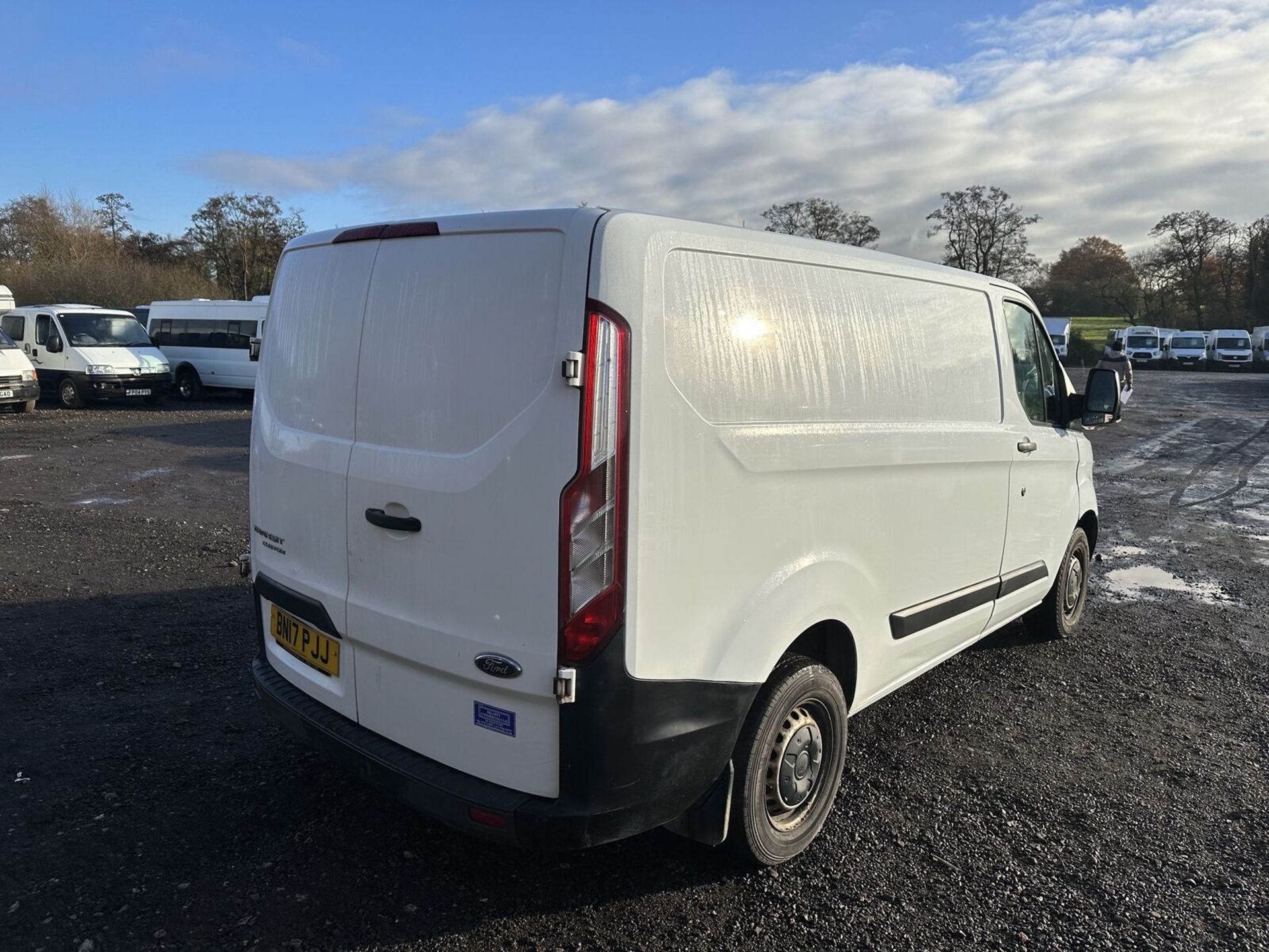 17 PLATE FORD TRANSIT CUSTOM 290 MOT JAN 2024 - NO VAT ON HAMMER - Image 12 of 14