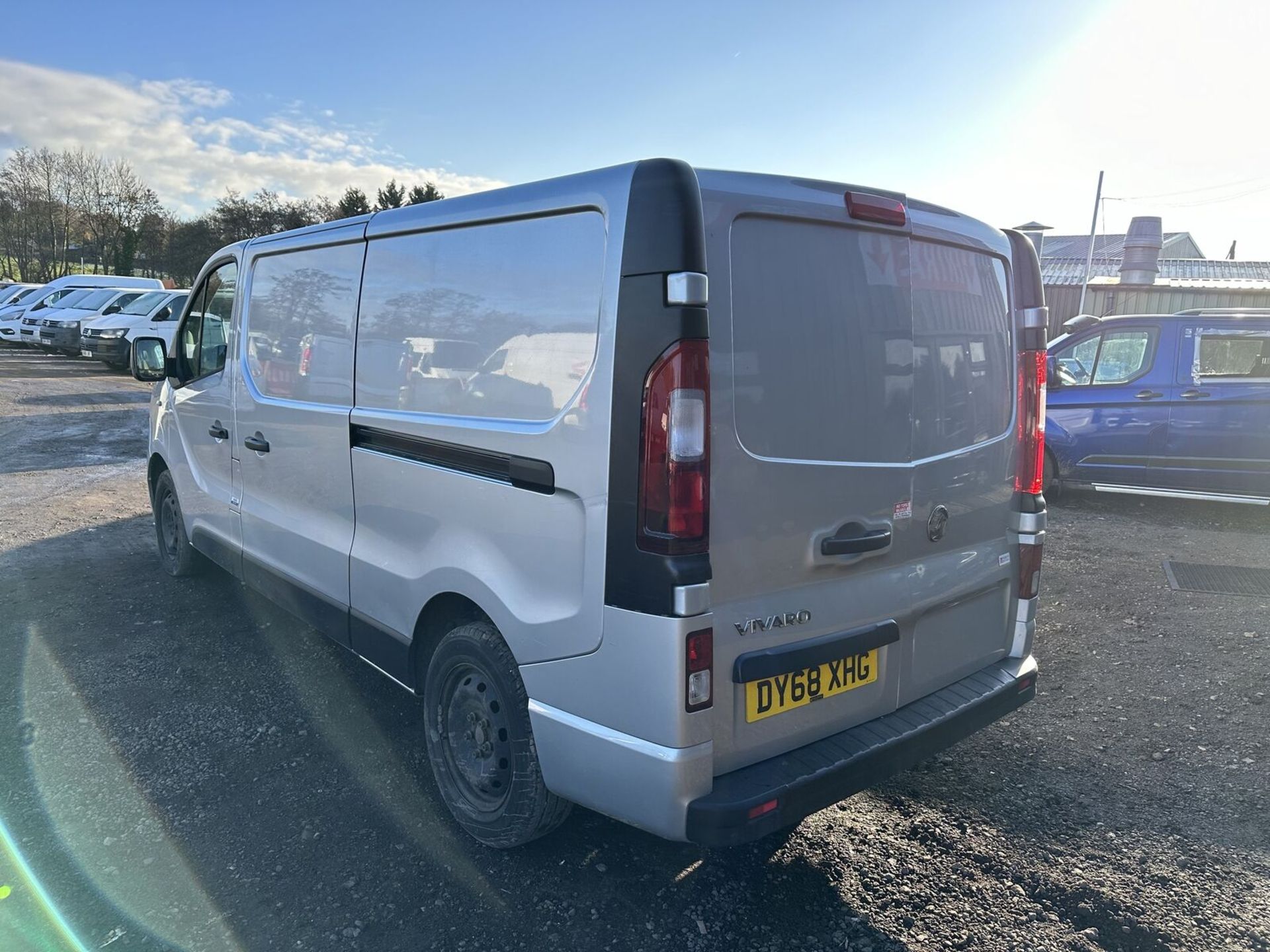 SILVER LINING: VAUXHALL VIVARO TRAFIC L2 SPORTIVE PANEL VAN (NO VAT ON HAMMER) - Image 14 of 15