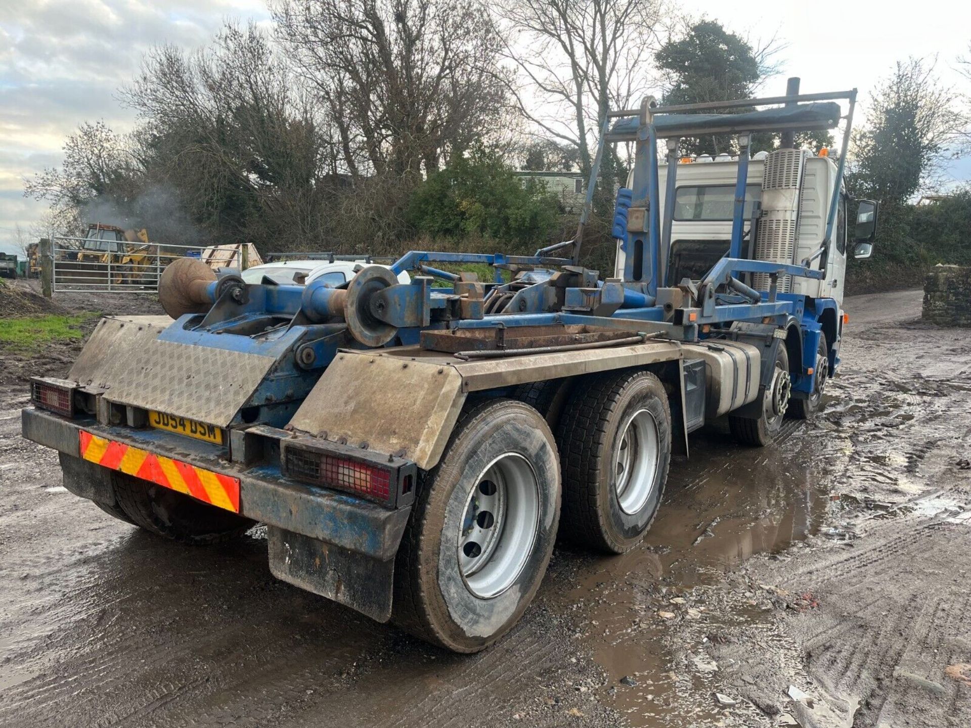 OLVO FM12 8X4 HOOKLOADER - MANUAL GEARBOX, TIDY ROLL OVER SHEET - Image 3 of 21