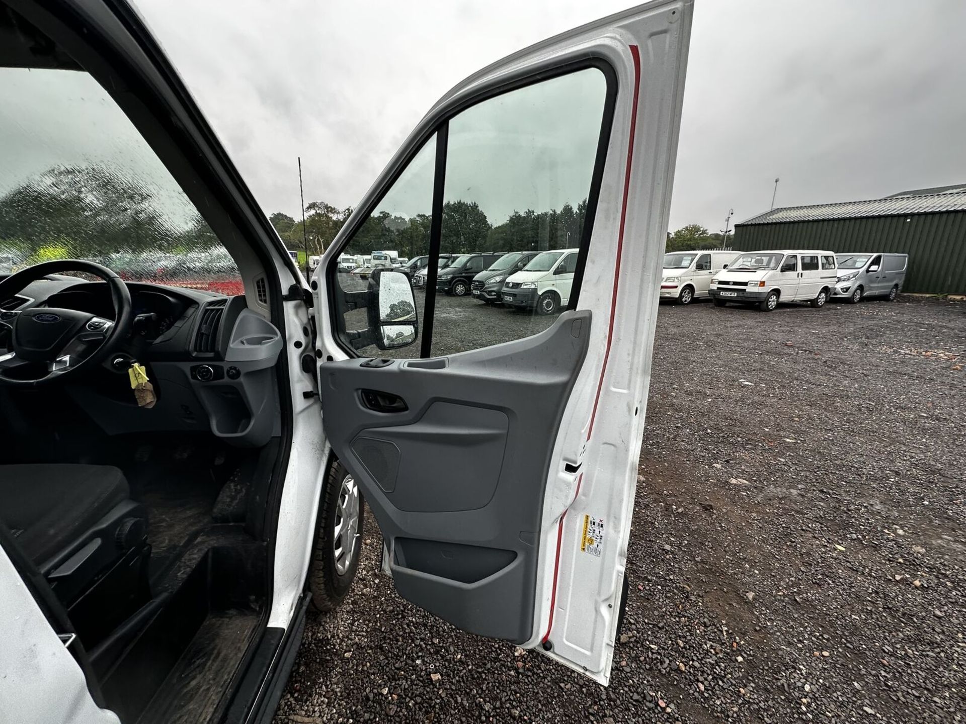 **(ONLY 55K MILEAGE)** POTENTIAL PROJECT: FORD TRANSIT LUTON BOX VAN, REPAIR NEEDED - Image 11 of 15