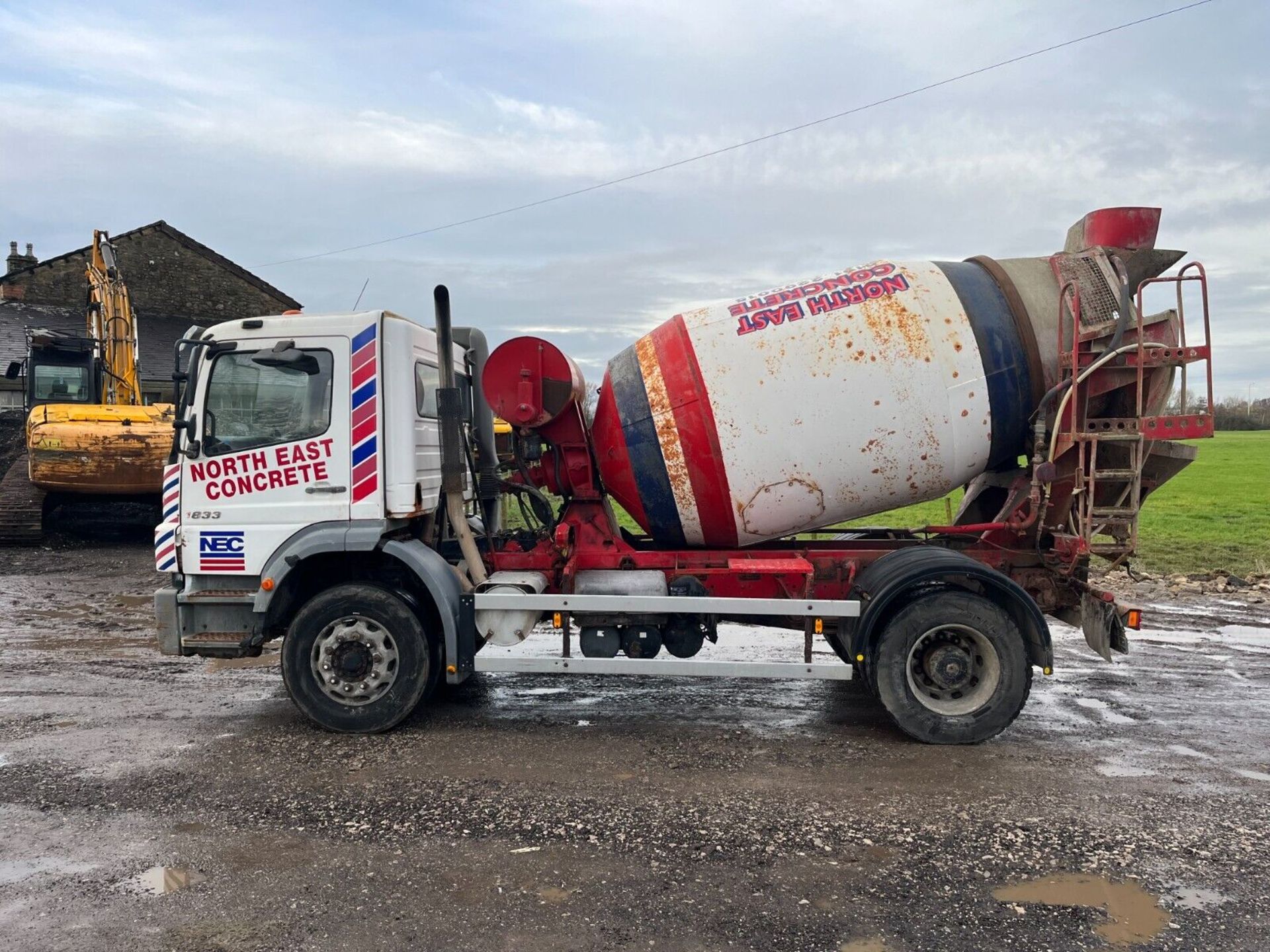 DRIVING PERFECTION: MERCEDES AXOR 1823 BARREL MIXER - RELIABLE MANUAL, IMPECCABLE SUSPENSION - Image 7 of 14