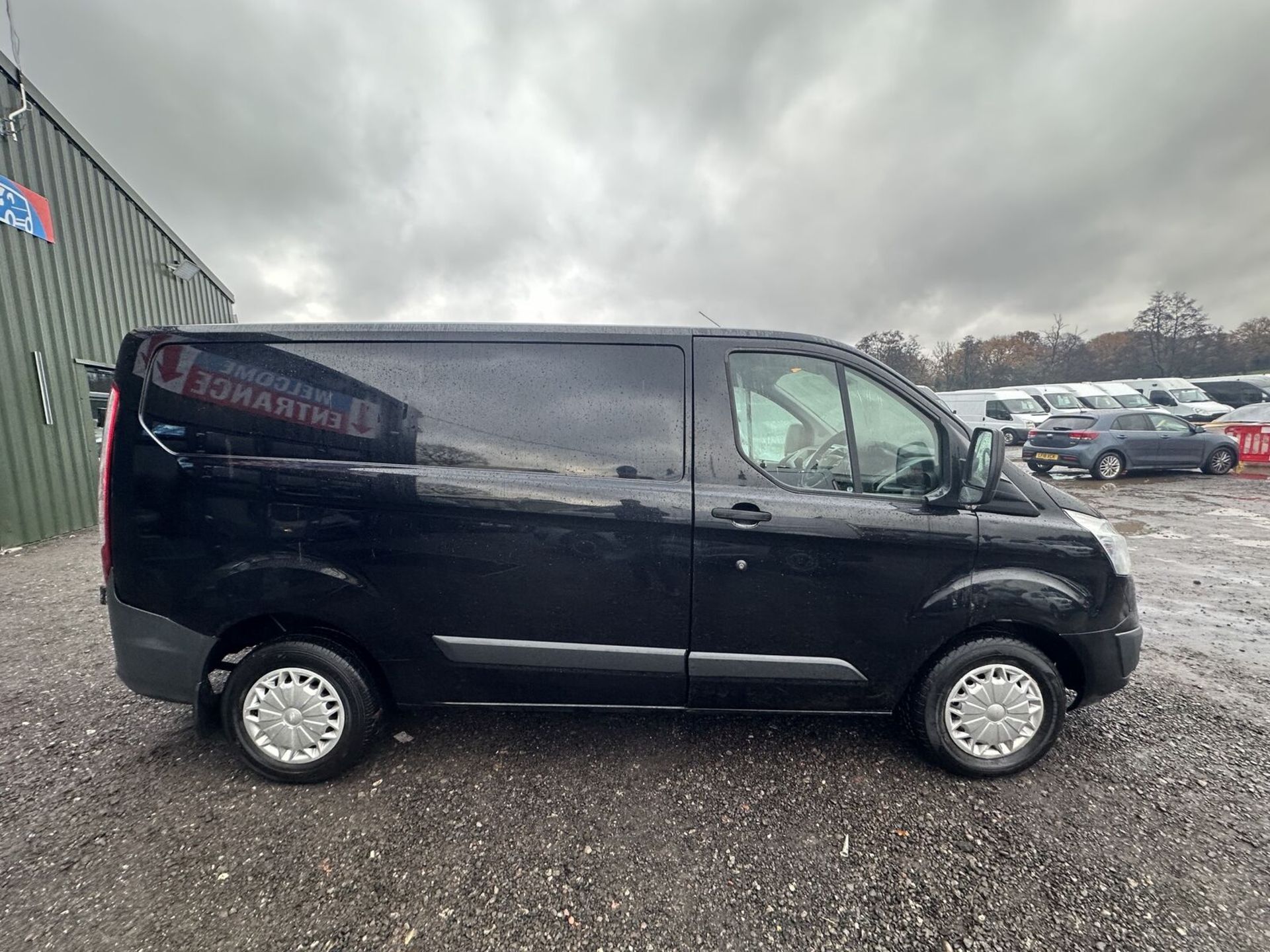 SLEEK BLACK PANEL VAN: 2015 FORD TRANSIT CUSTOM (NO VAT ON HAMMER)