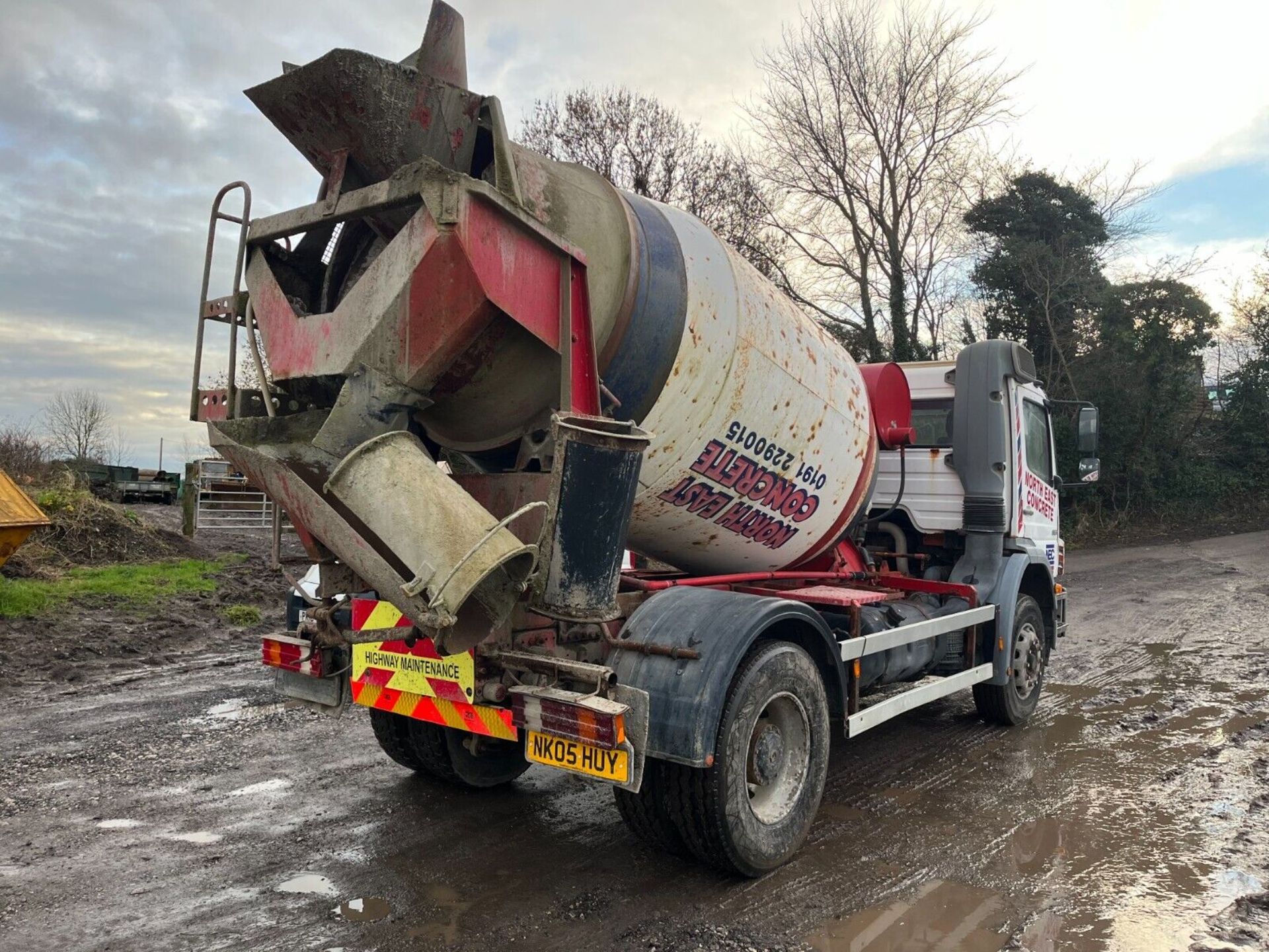 DRIVING PERFECTION: MERCEDES AXOR 1823 BARREL MIXER - RELIABLE MANUAL, IMPECCABLE SUSPENSION - Image 10 of 14