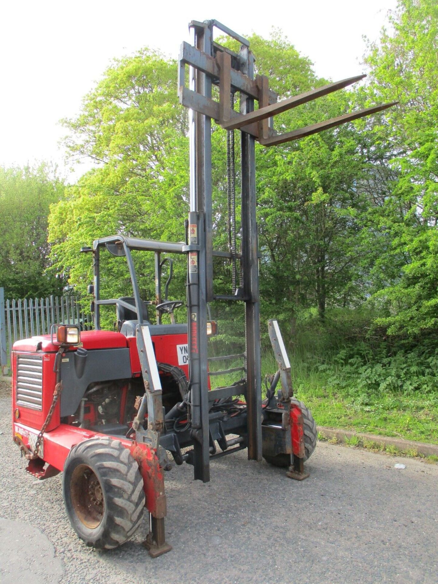 2008 MOFFETT M5 25.3: HEAVY-DUTY FORKLIFT - Image 12 of 14