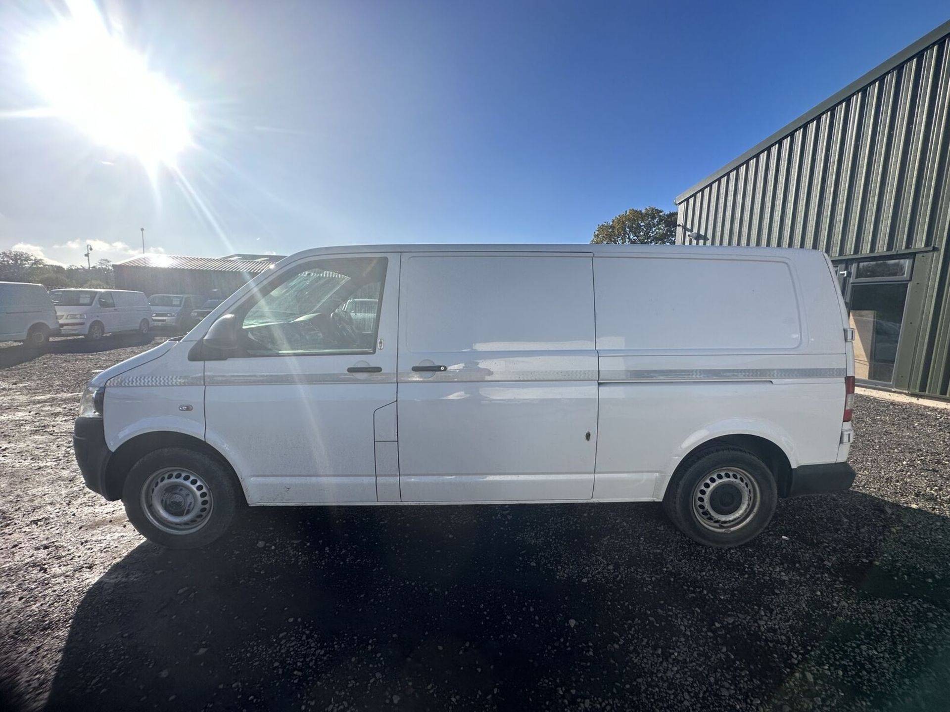 WHITE WORKHORSE: 2014 TRANSPORTER T30 2.0 TDI LONG MOT - Image 11 of 15