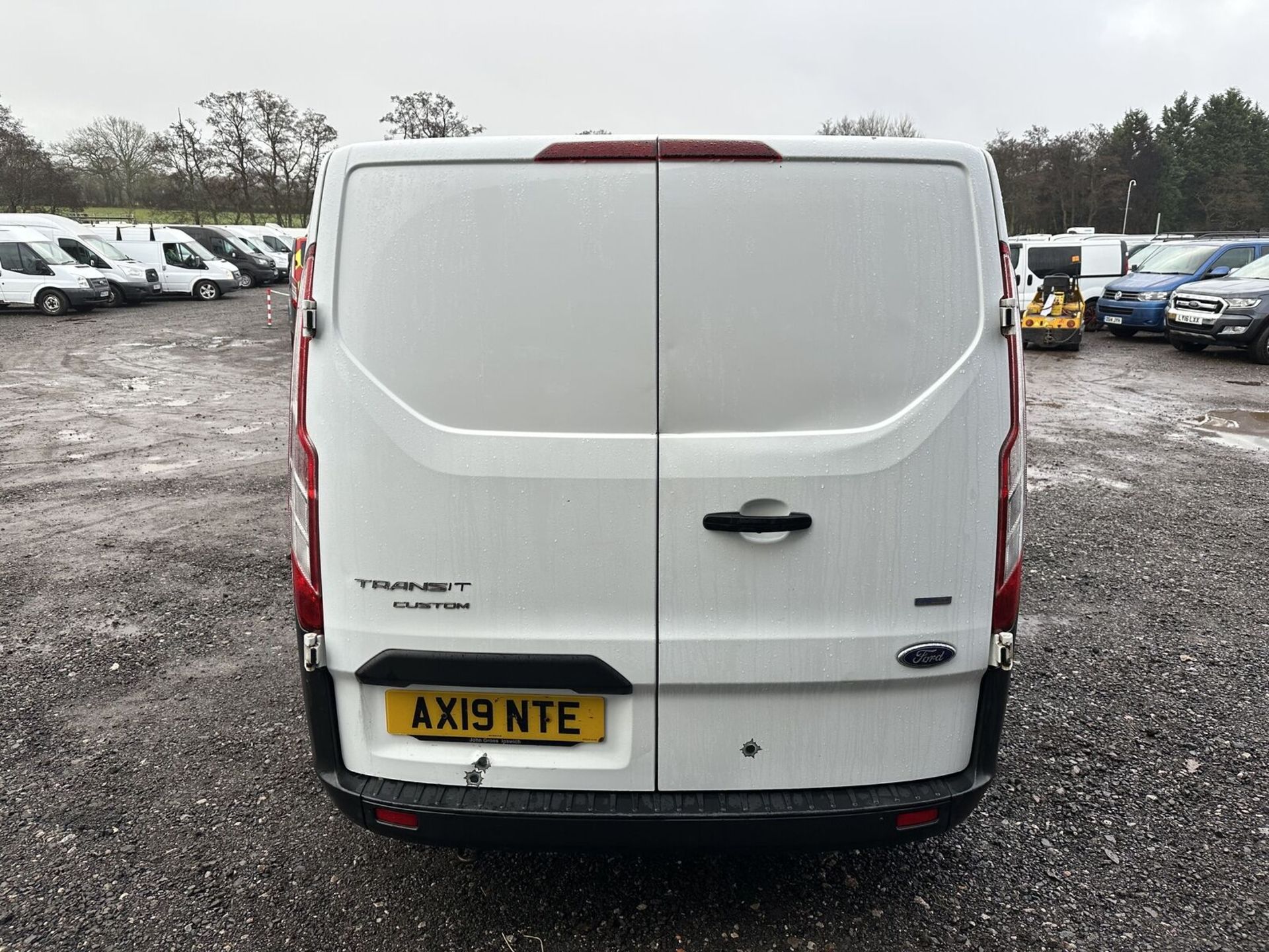 2019 FORD TRANSIT CUSTOM 2.0 TDCI 105PS MILEAGE: 98K - MOT: MAY 2024 - NO VAT ON HAMMER - Image 13 of 15