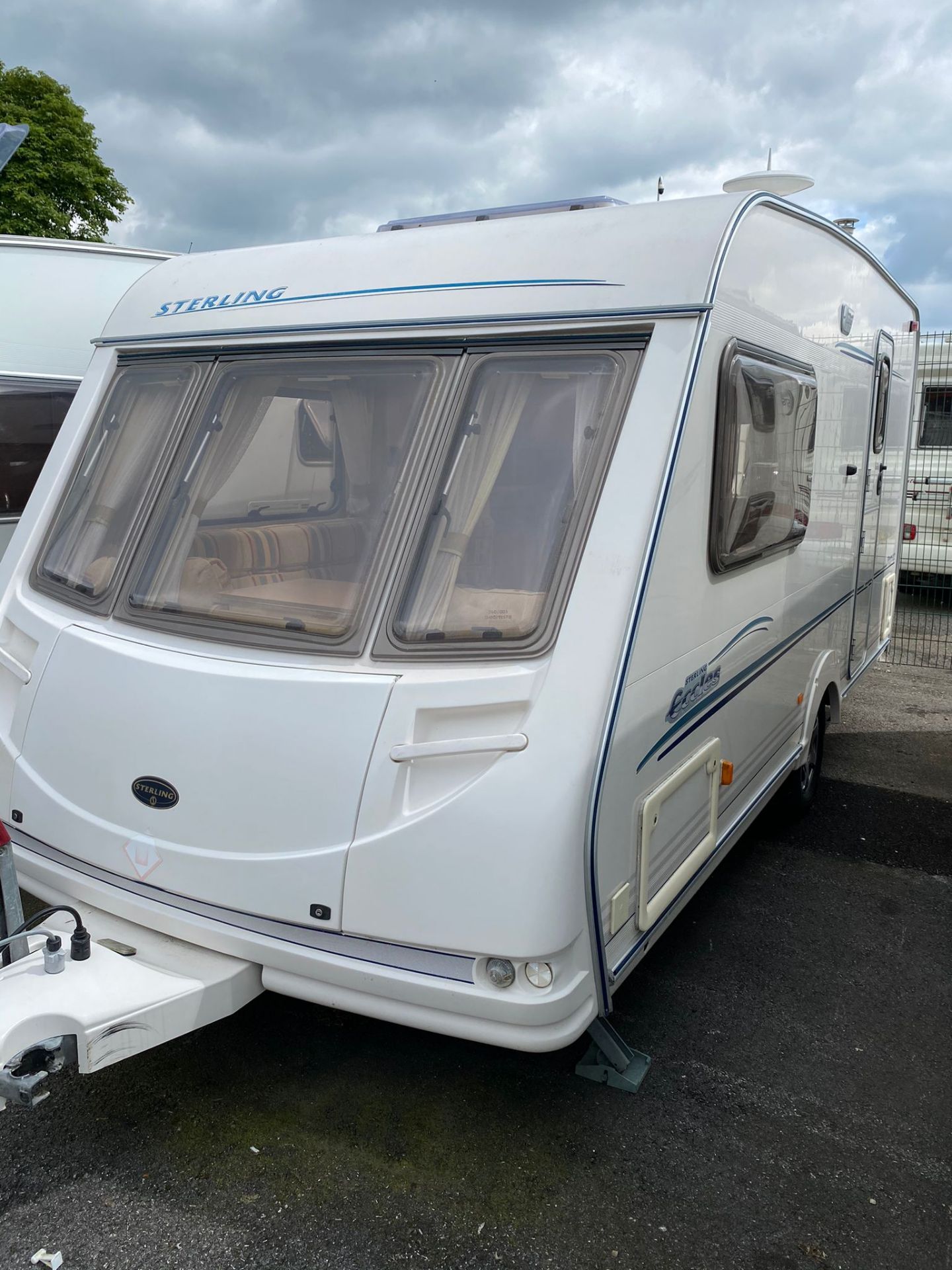 STERLING ECCLES TOPAZ 2 BERTH CARAVAN 2003 WITH REMOTE MOVER