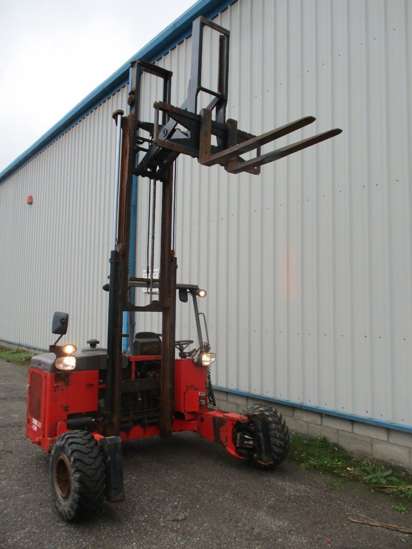 2016 MANITOU KUBOTA DIESEL ENGINE TMM25 4W FORKLIFT - Image 10 of 18