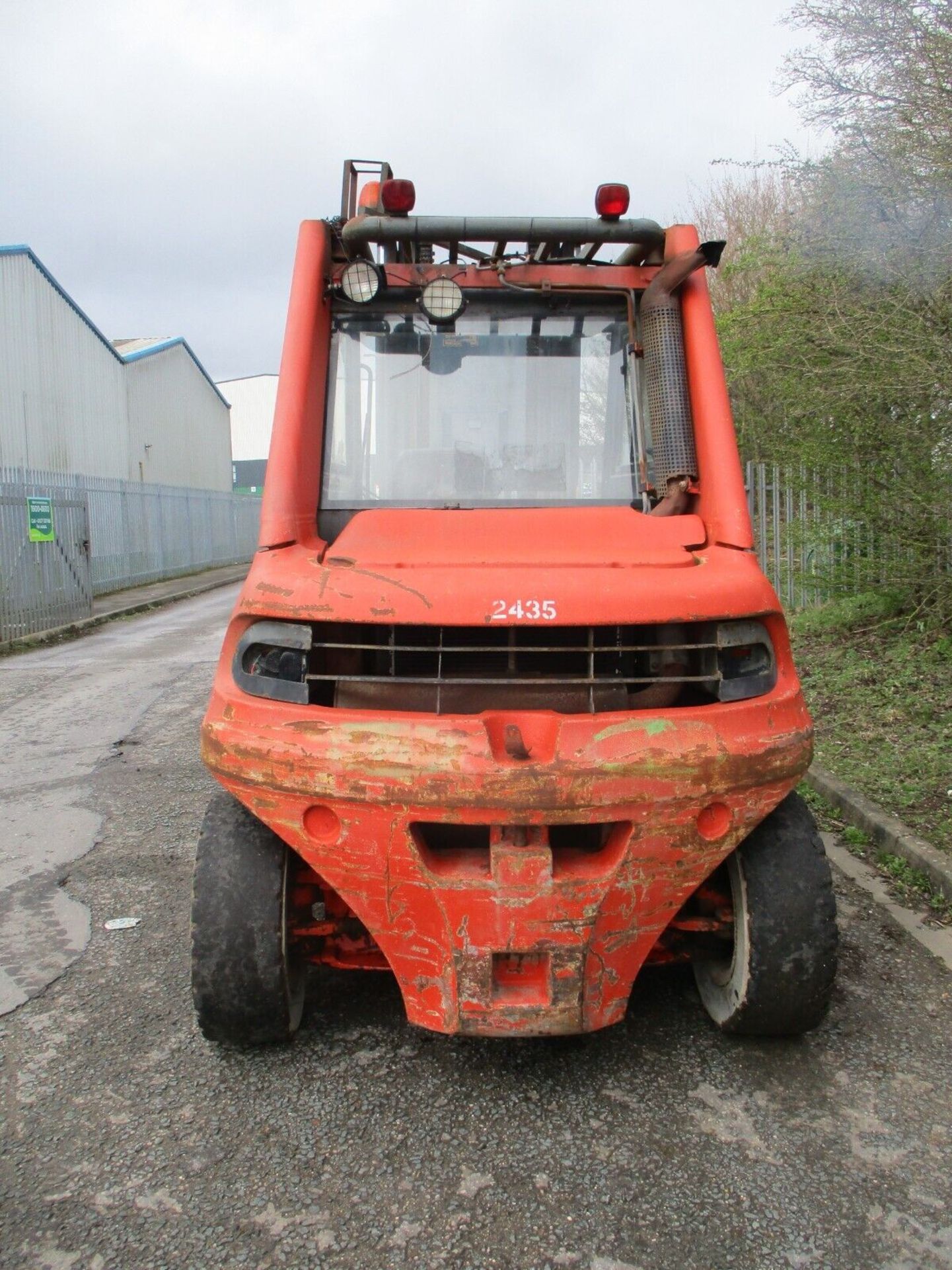 LINDE H70D FORKLIFT: LIFTING POWERHOUSE AT 6500KG - Image 11 of 15