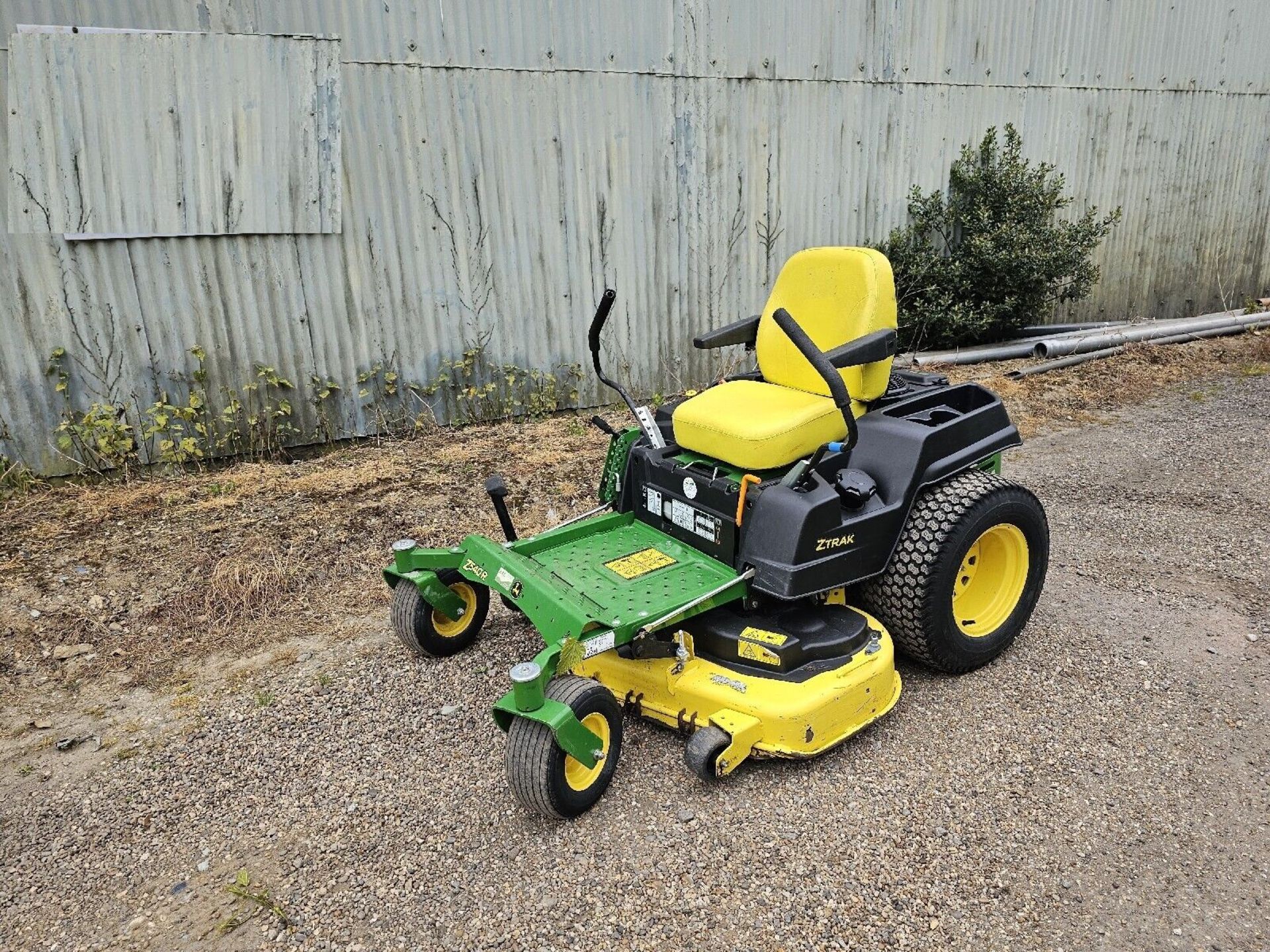 JOHN DEERE Z540R RIDE ON MOWER KAWASAKI V-TWIN CYLINDER ENGINE24HPHYDROSTATI - Bild 2 aus 6