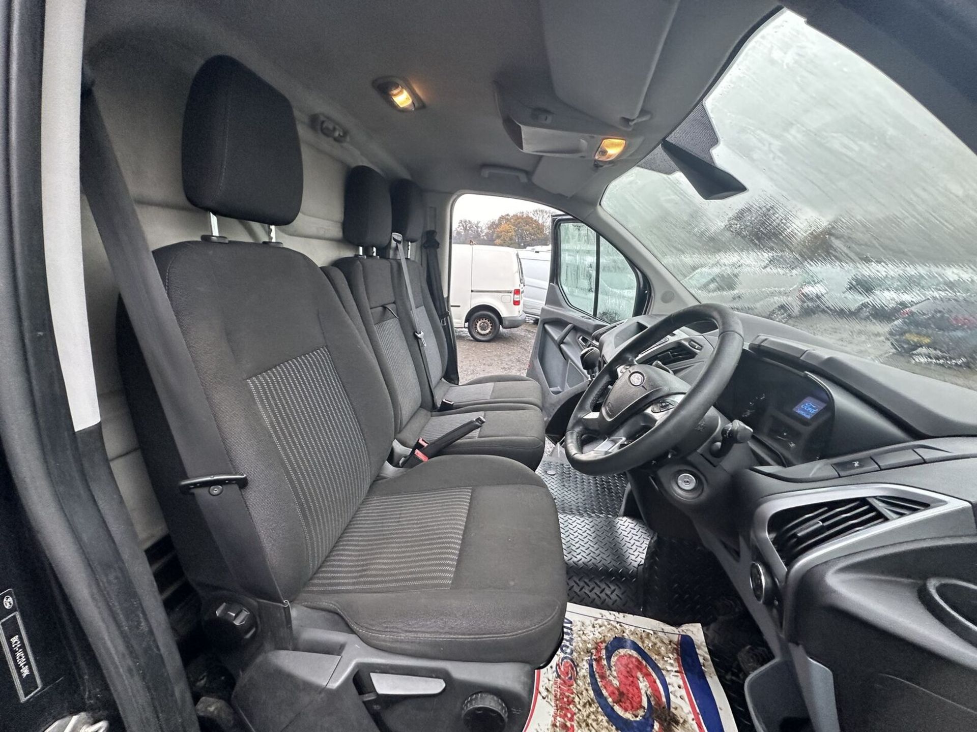 SLEEK BLACK PANEL VAN: 2015 FORD TRANSIT CUSTOM (NO VAT ON HAMMER) - Image 6 of 15