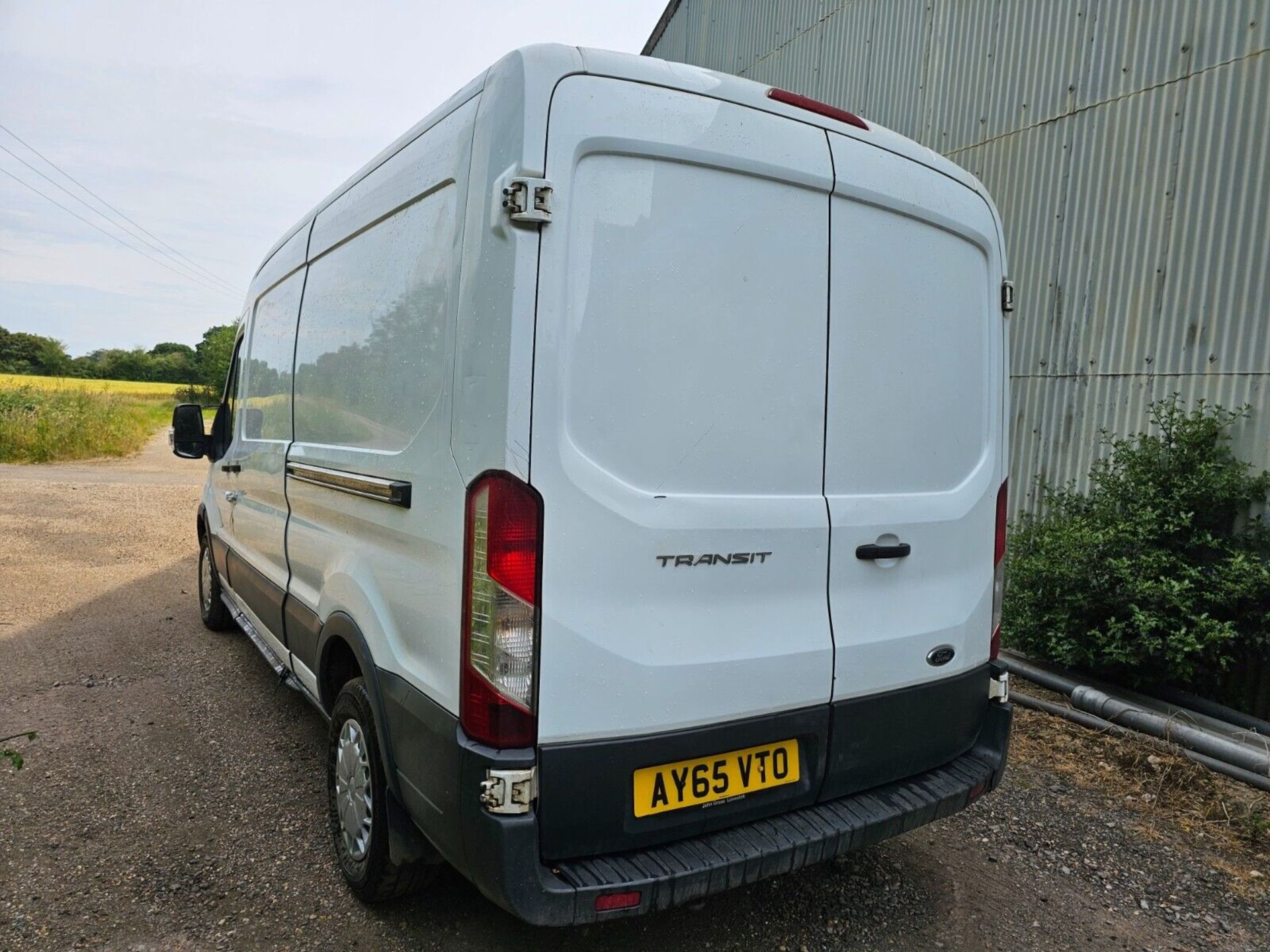 DURABLE 2015 FORD TRANSIT: READY FOR ACTION - Image 4 of 6