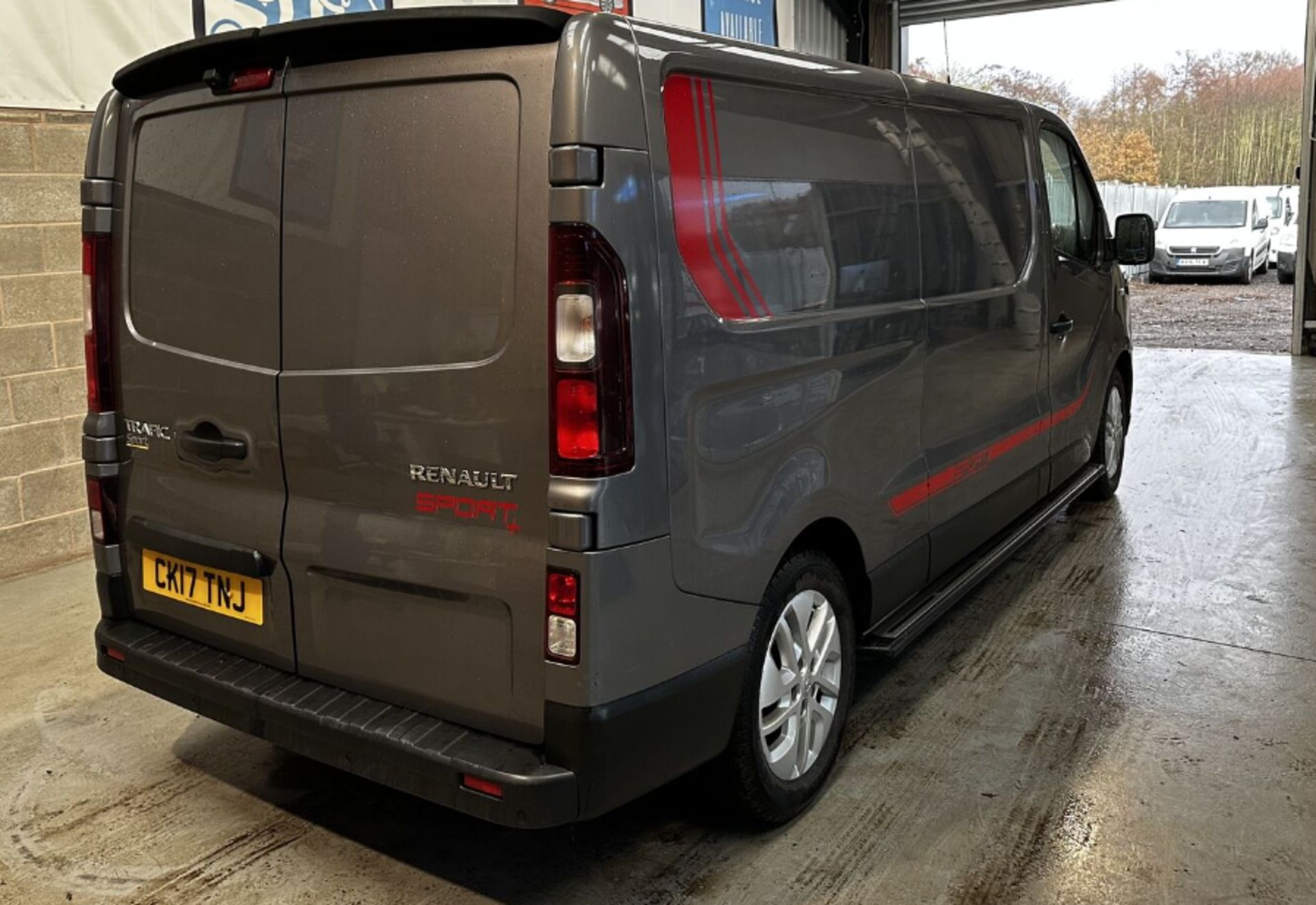 RELIABLE MILEAGE MARVEL: 1.6 DCI EURO 6 SPORT VAN - NO VAT ON HAMMER - MOT MAY 2024 - Image 5 of 14