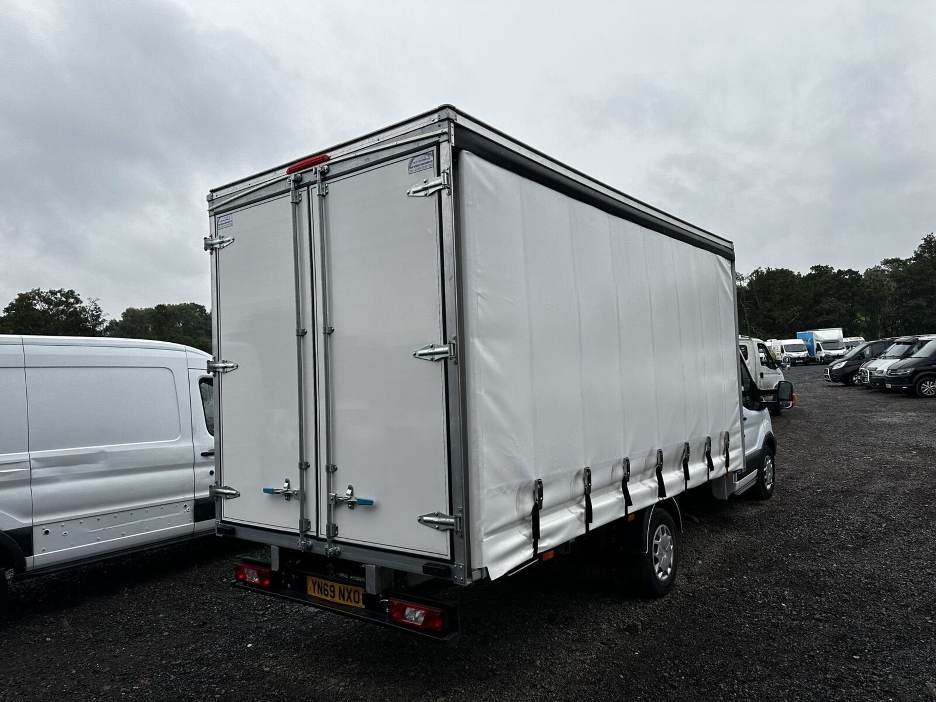 **(ONLY 55K MILEAGE)** POTENTIAL PROJECT: FORD TRANSIT LUTON BOX VAN, REPAIR NEEDED - Image 14 of 15