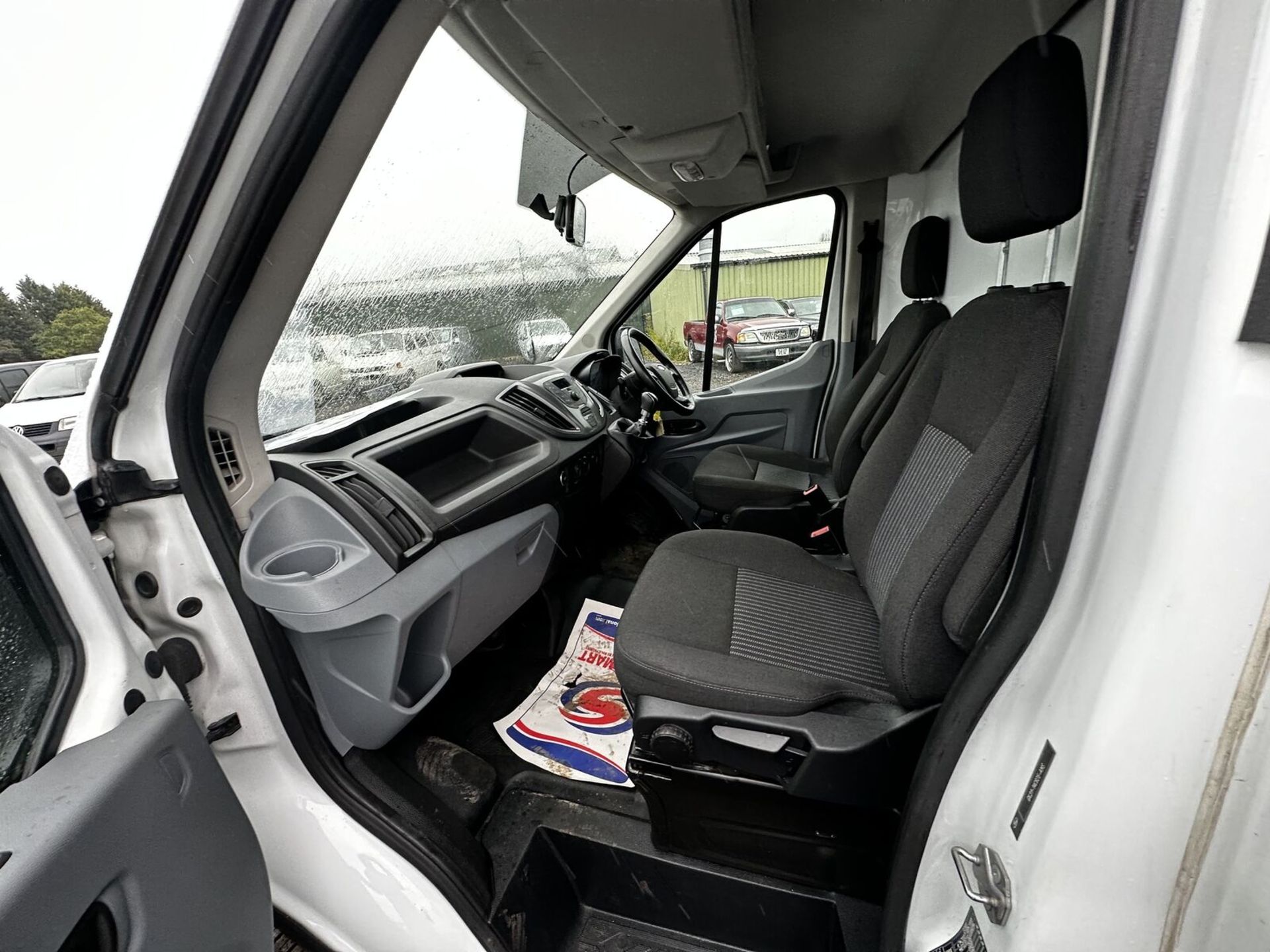 **(ONLY 55K MILEAGE)** POTENTIAL PROJECT: FORD TRANSIT LUTON BOX VAN, REPAIR NEEDED - Image 4 of 15