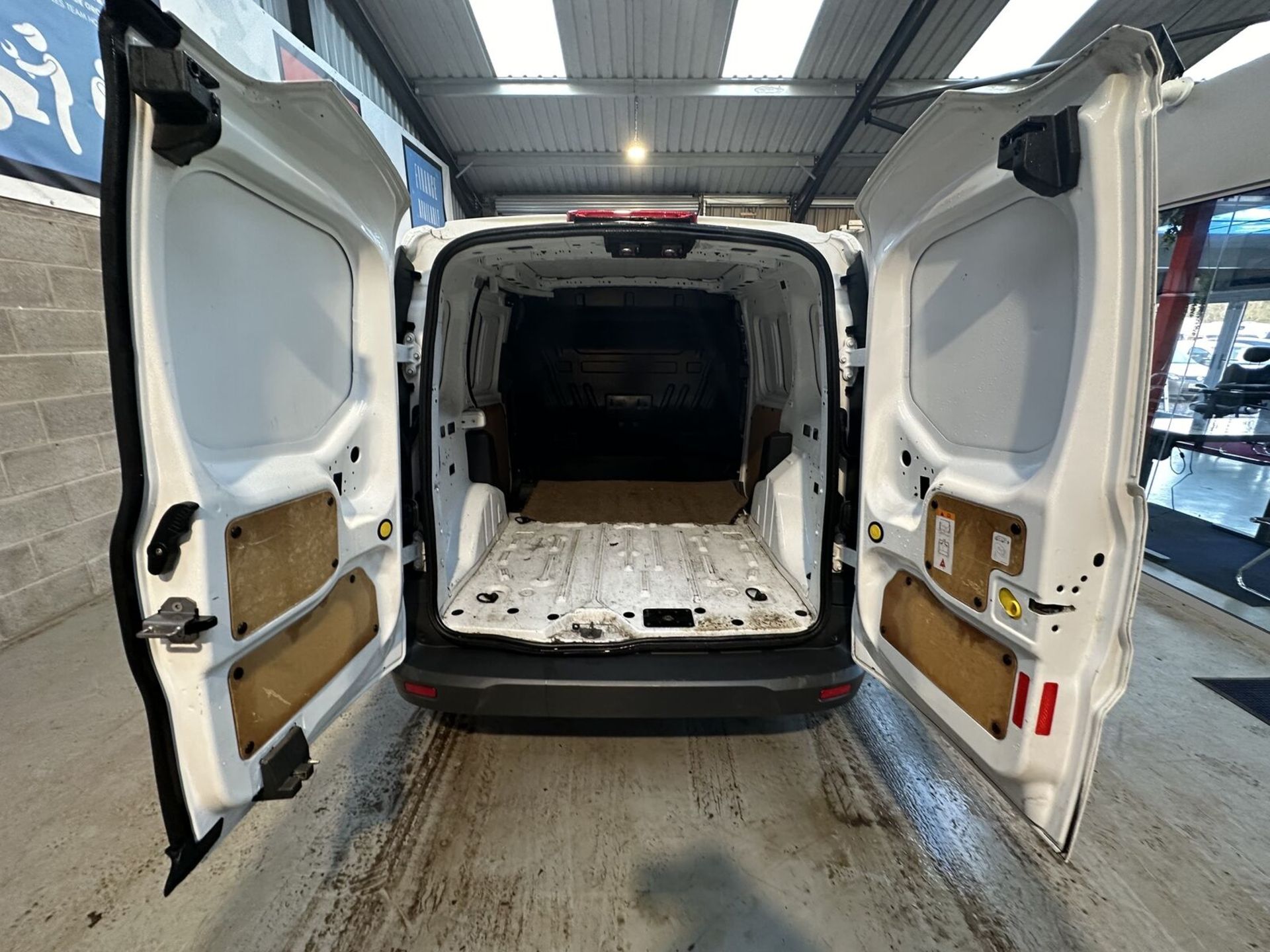 **(ONLY 67K MILEAGE)** 2014 TRANSIT CONNECT: IMMACULATE 1 OWNER VAN - (NO VAT ON HAMMER) - Image 3 of 15