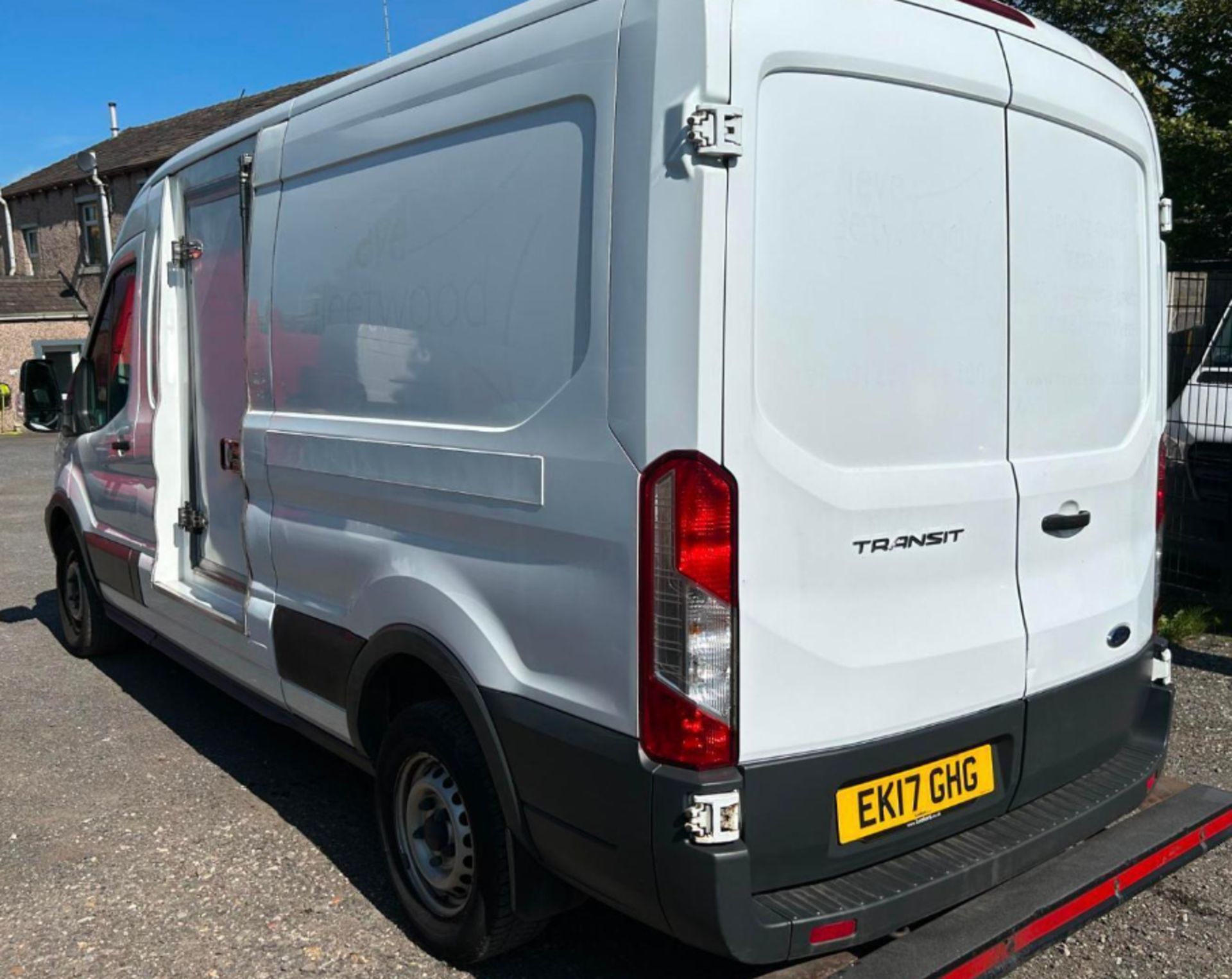 VERSATILE FREEZER VAN: FORD TRANSIT L3H3 HALF FRIDGE FREEZER - Image 4 of 12