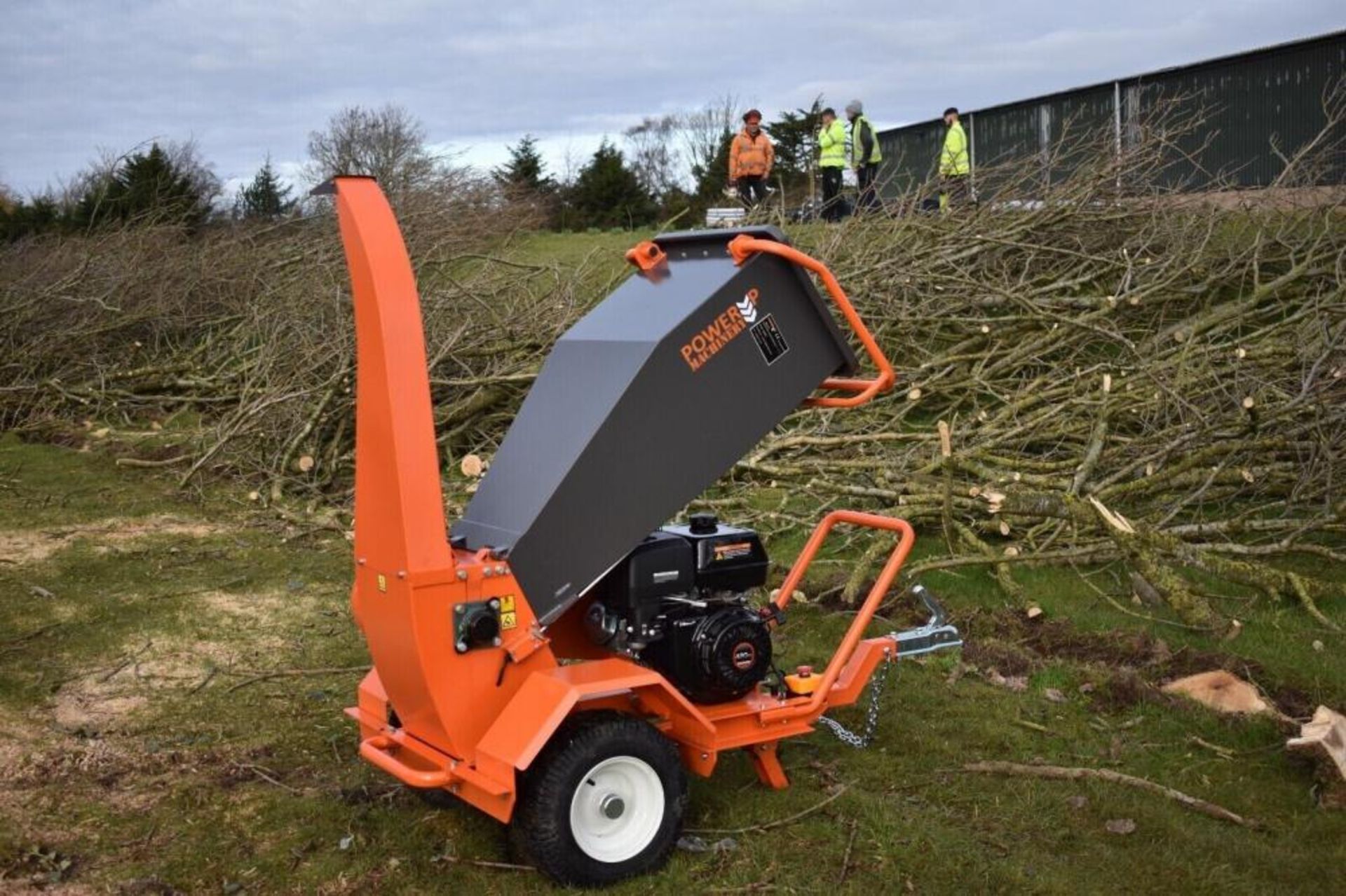 WOOD WARRIOR: 3.5" CAPACITY HEAVY-DUTY CHIPPER WITH 15HP PETROL POWER