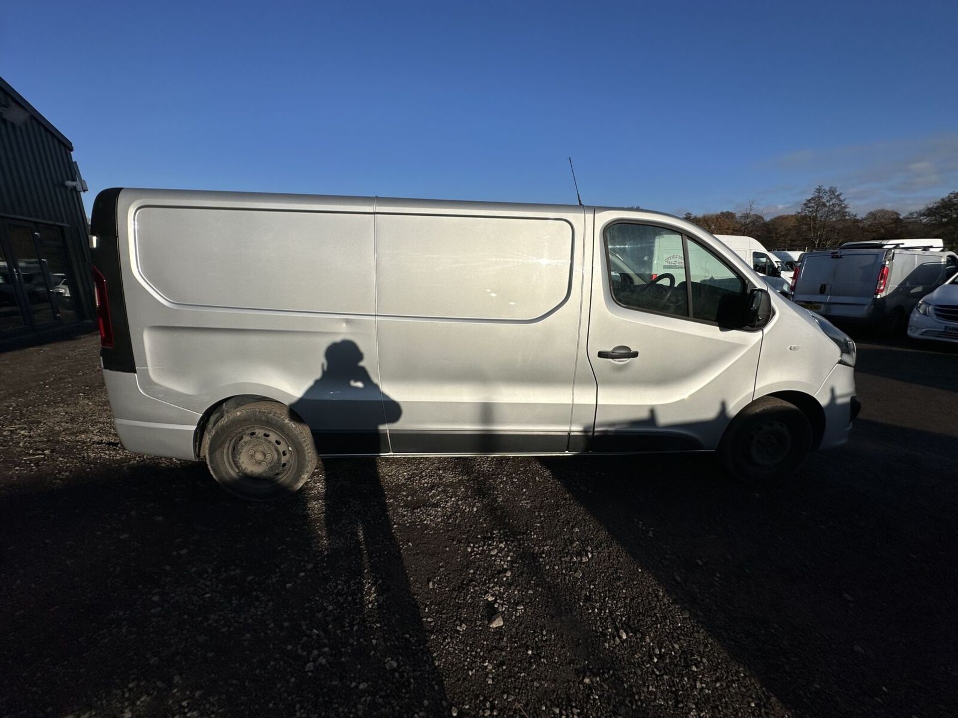 SILVER LINING: VAUXHALL VIVARO TRAFIC L2 SPORTIVE PANEL VAN (NO VAT ON HAMMER)