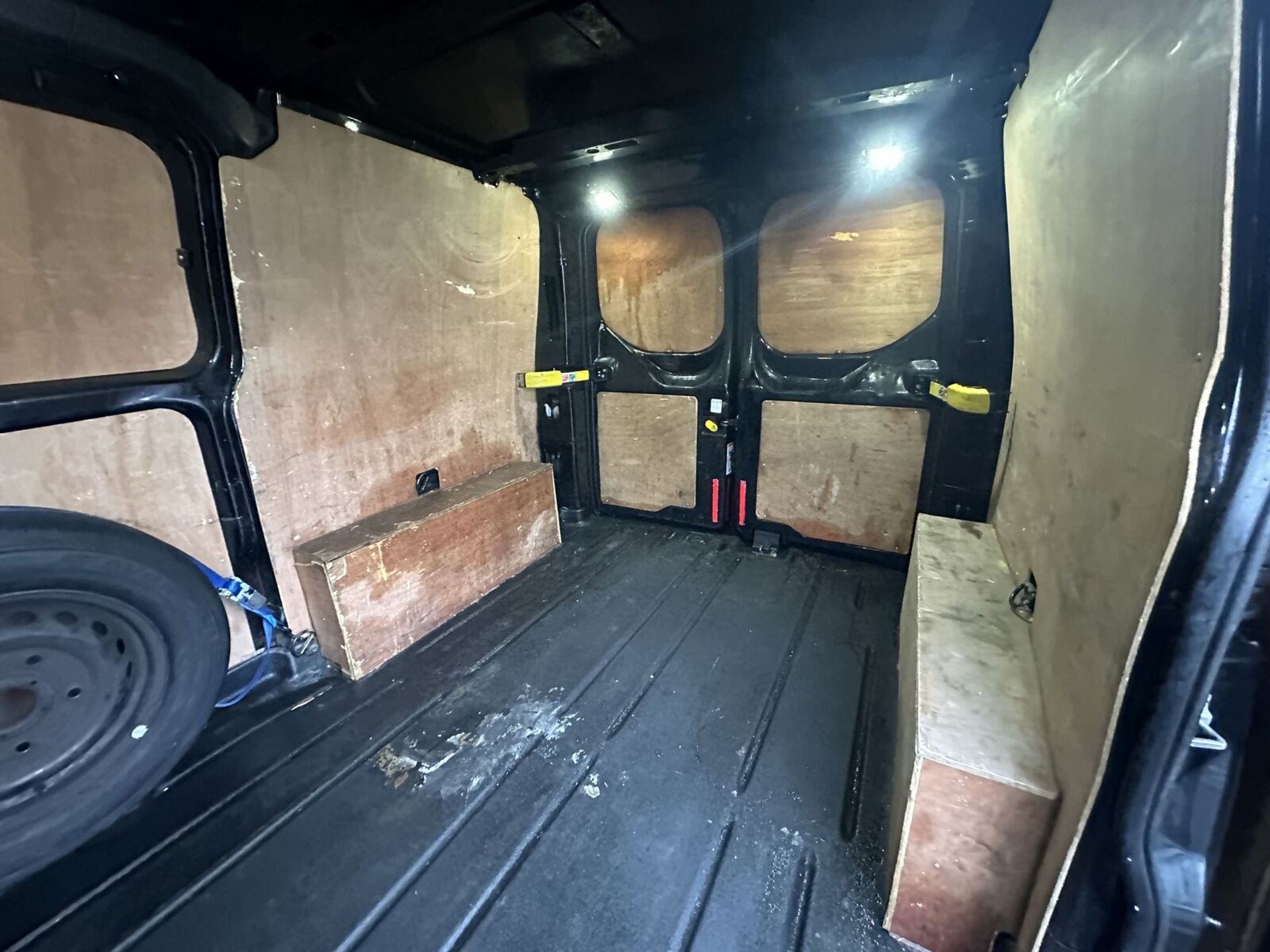 SLEEK BLACK PANEL VAN: 2015 FORD TRANSIT CUSTOM (NO VAT ON HAMMER) - Image 14 of 15