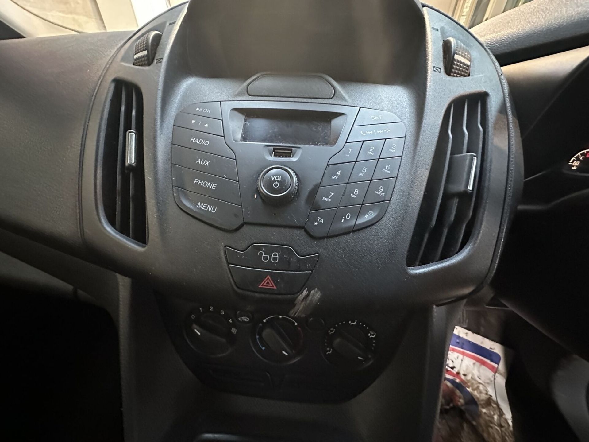 **(ONLY 67K MILEAGE)** 2014 TRANSIT CONNECT: IMMACULATE 1 OWNER VAN - (NO VAT ON HAMMER) - Image 8 of 15