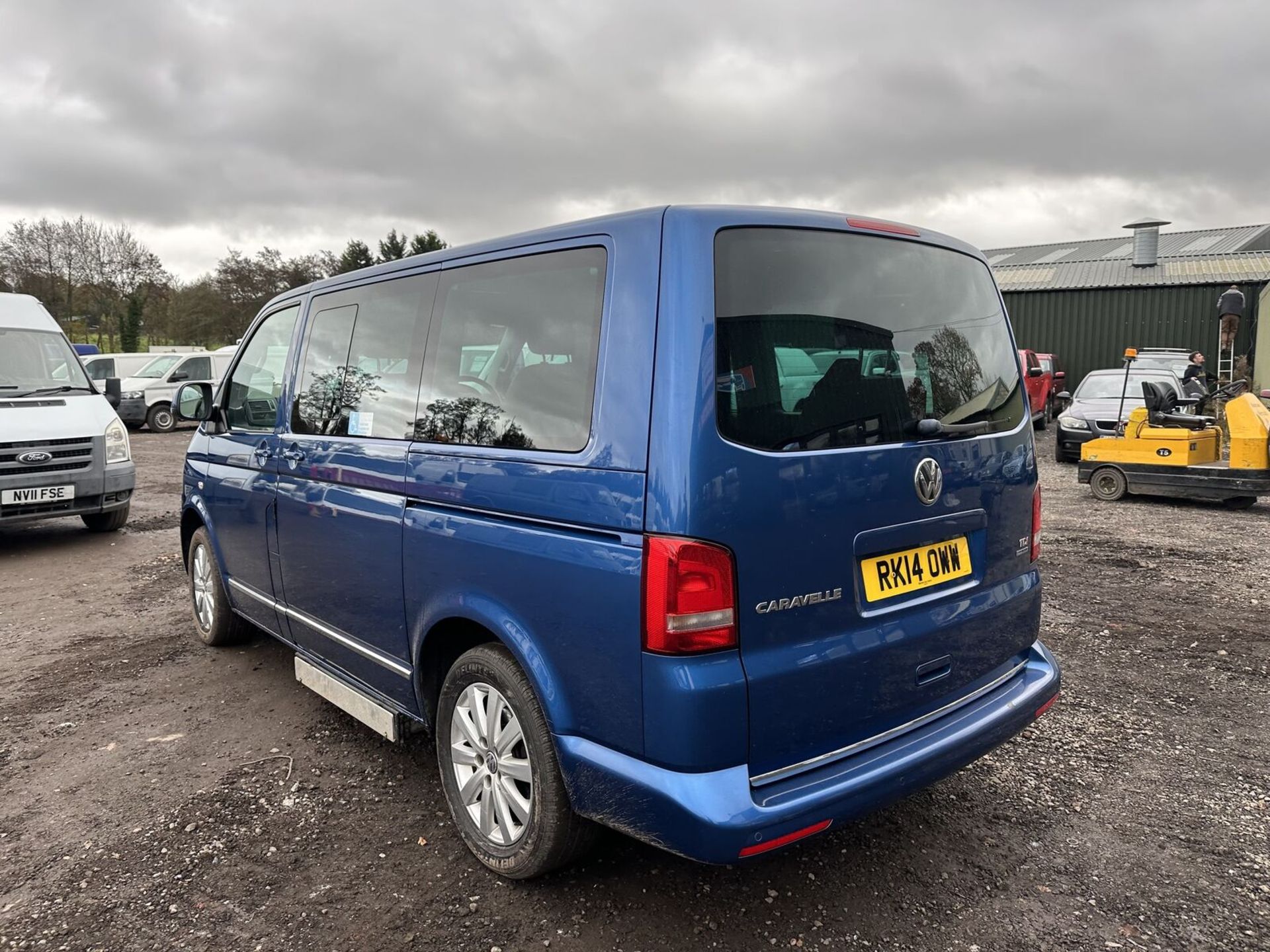 **(ONLY 43K MILEAGE)** 2014 VW TRANSPORTER CARAVELLE CAMPER - RUNS PERFECT - NO VAT ON HAMMER - Image 2 of 15