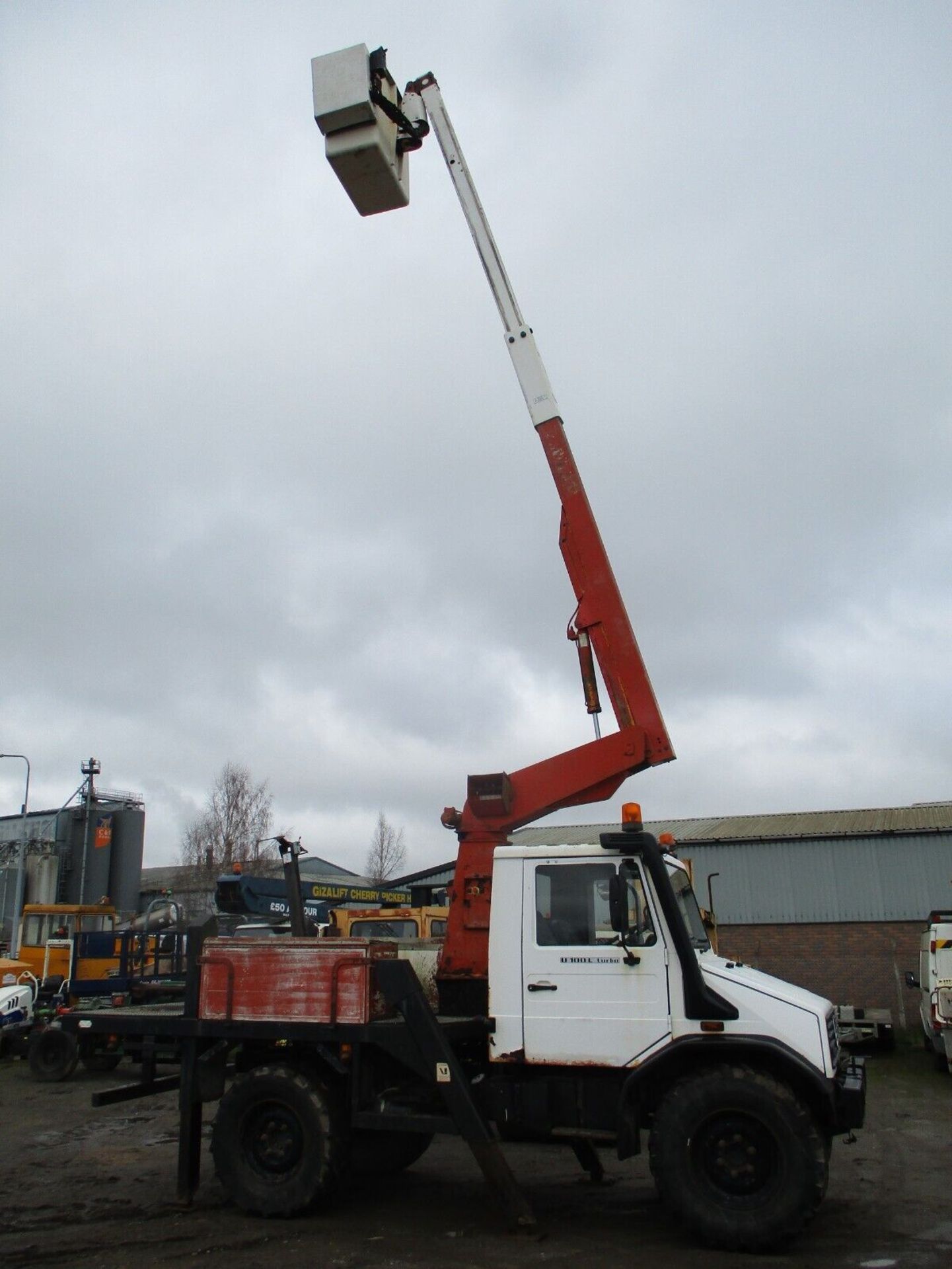 HIGH AND MIGHTY: UNIMOG U100L TURBO CHERRY PICKER, 10.7M PLATFORM - Image 19 of 20